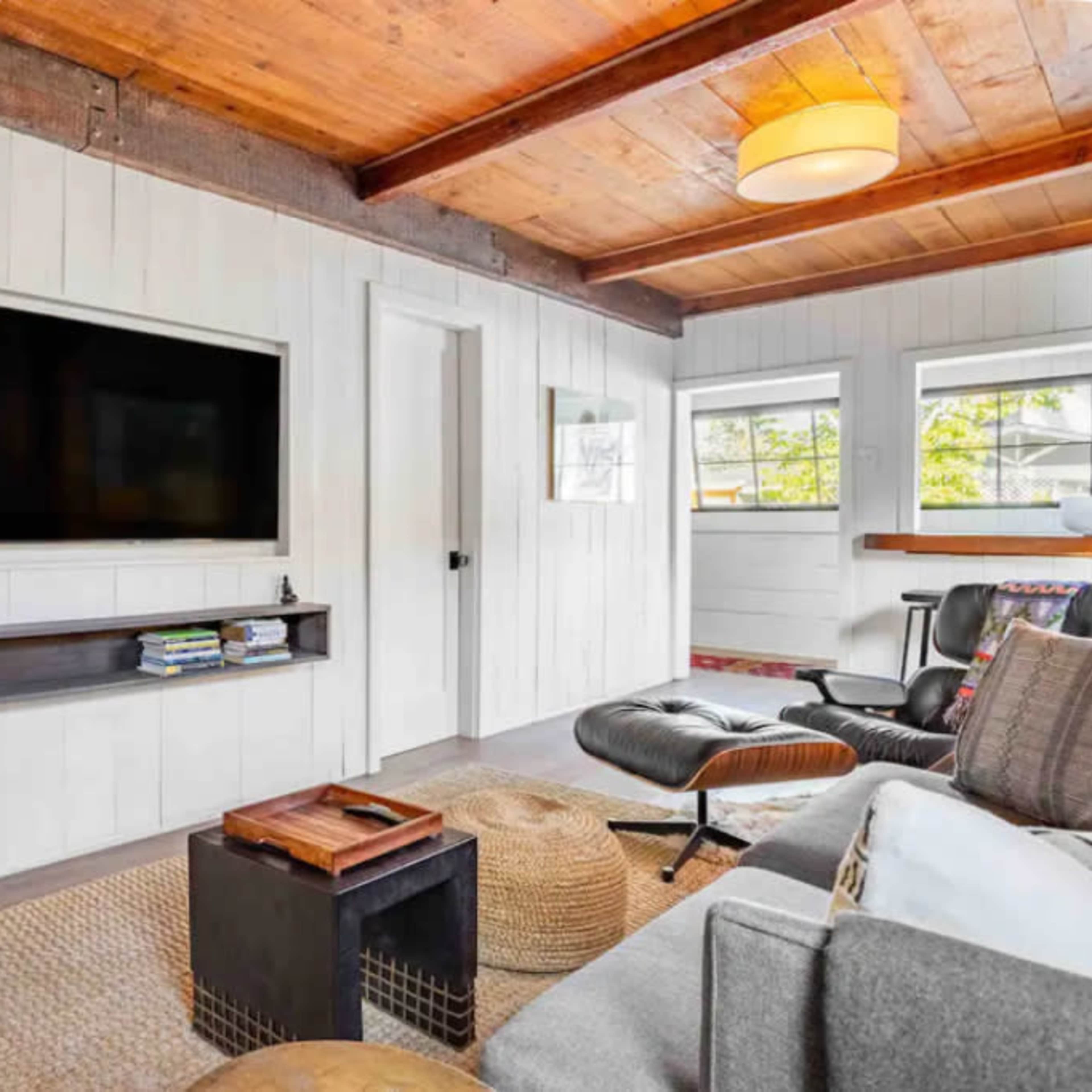 The Bungalow - Photo, Film, Video, Meeting Place Image in Venice, Los Angeles, CA