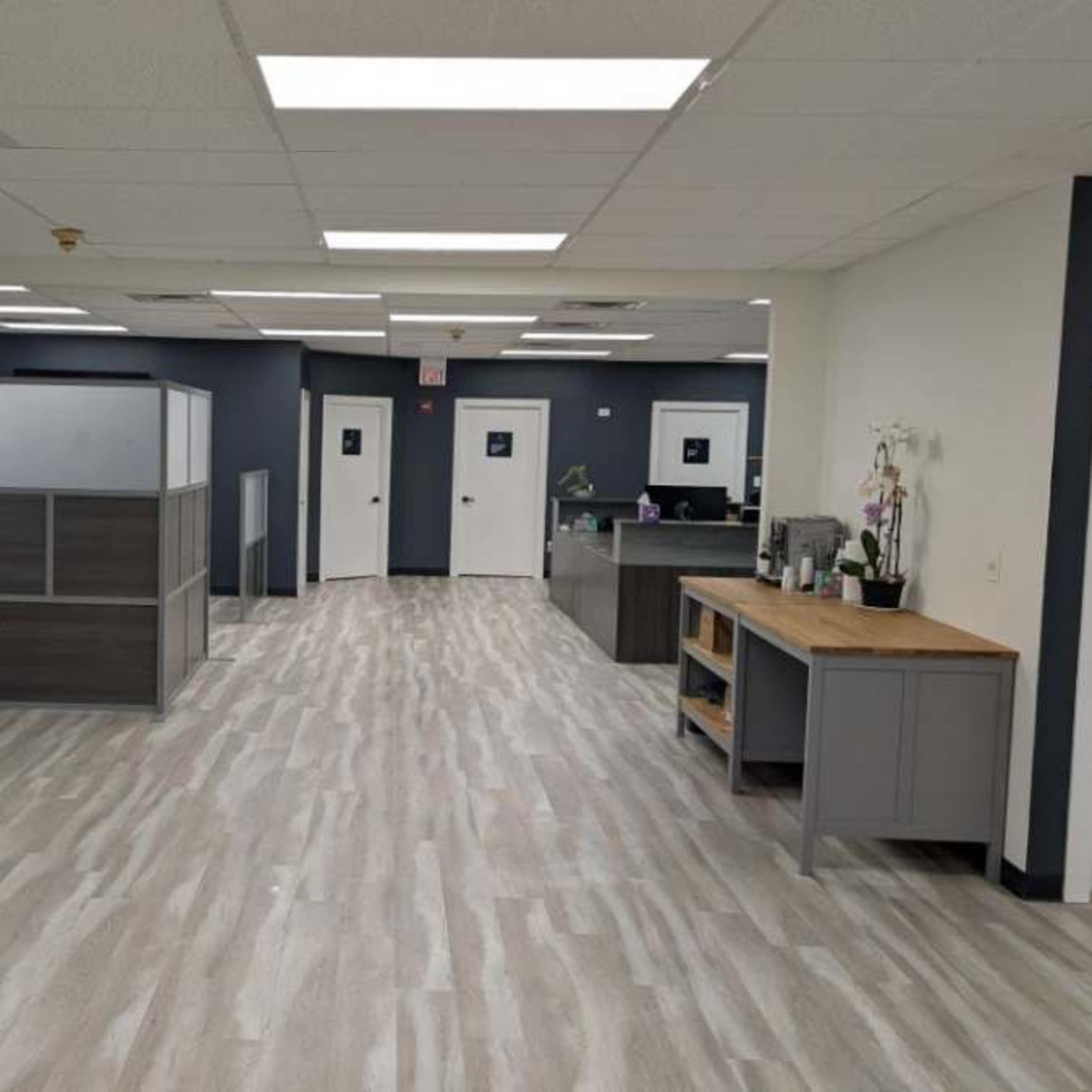 Office Space with conference and main desk Image in York Township, Lombard, IL