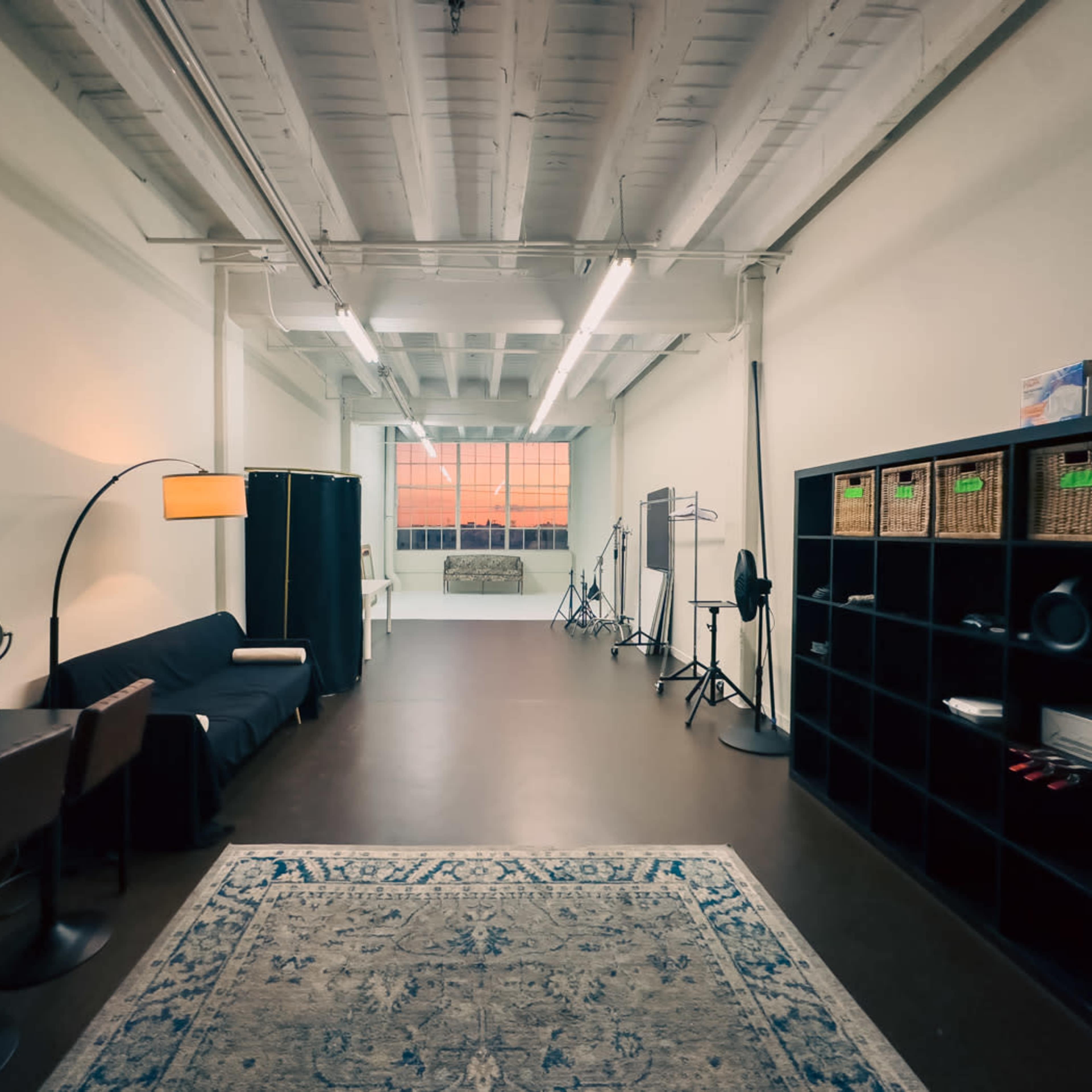Multipurpose Creative Studio #004 with a Ton of Natural Light Image in Central LA, Los Angeles, CA
