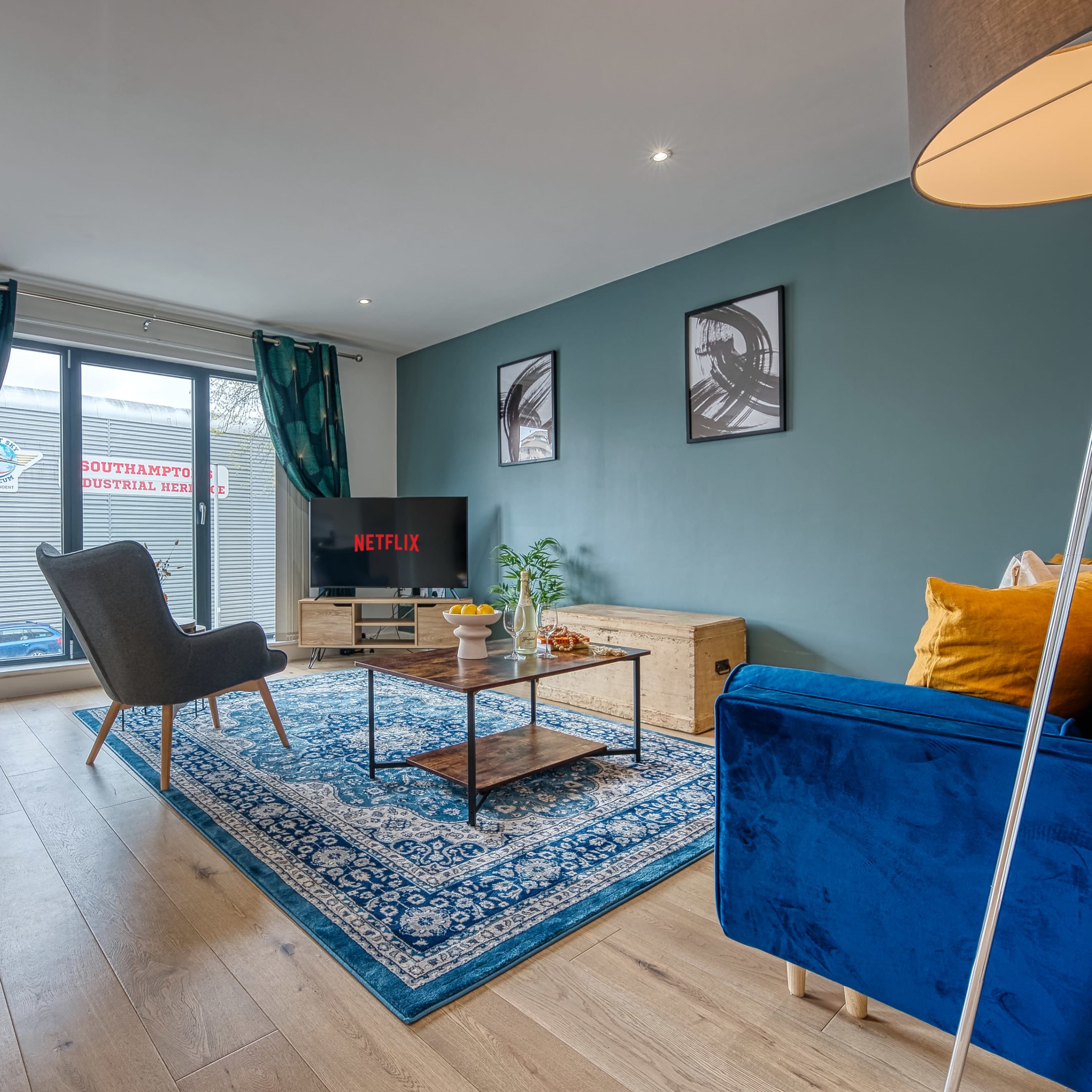 Royal Blue Crescent 2-BR Cosy Flat, Ocean Village Image in Southampton, Southampton, England