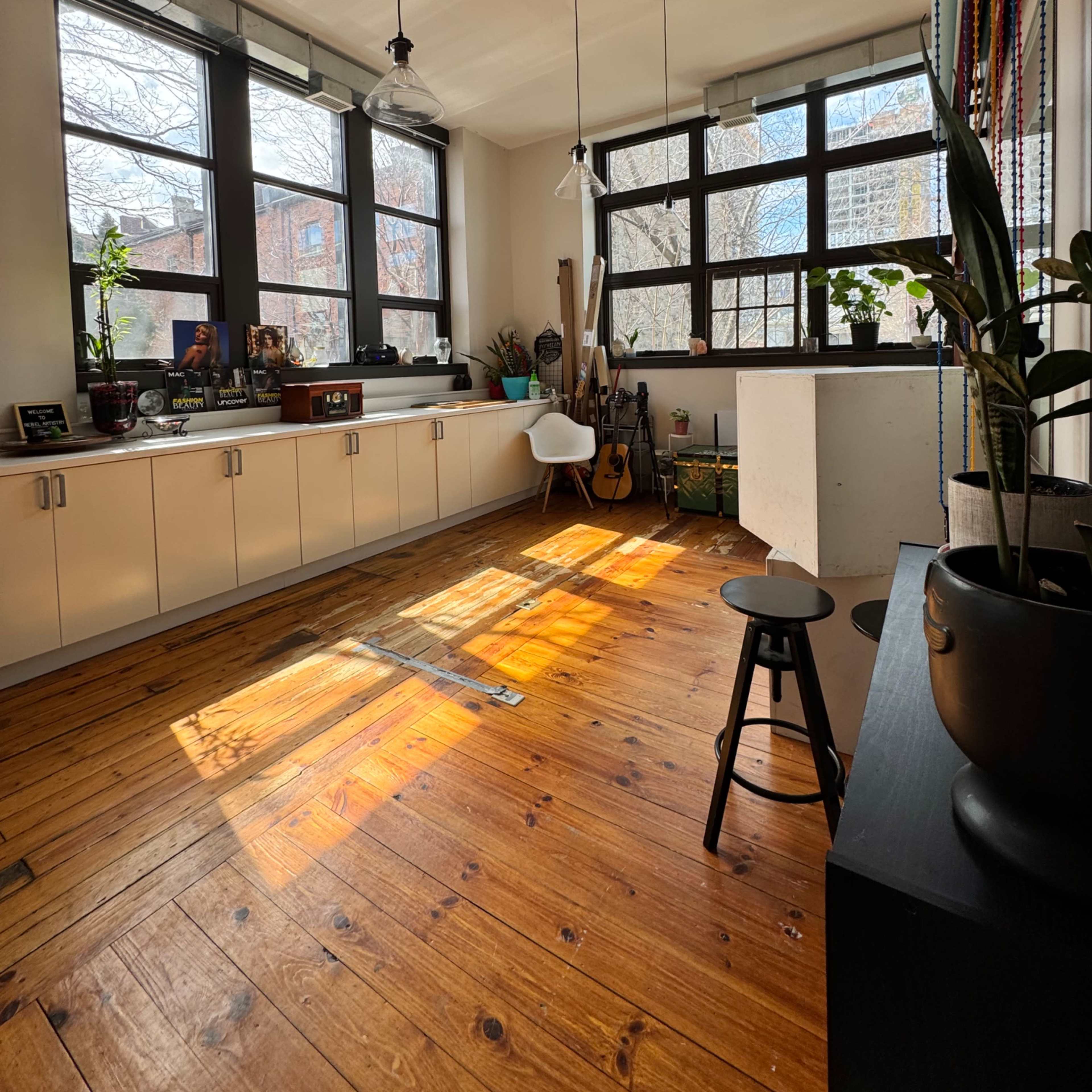 Downtown Creative Studio with Dreamy Natural Light Image in Beasley, Hamilton, ON