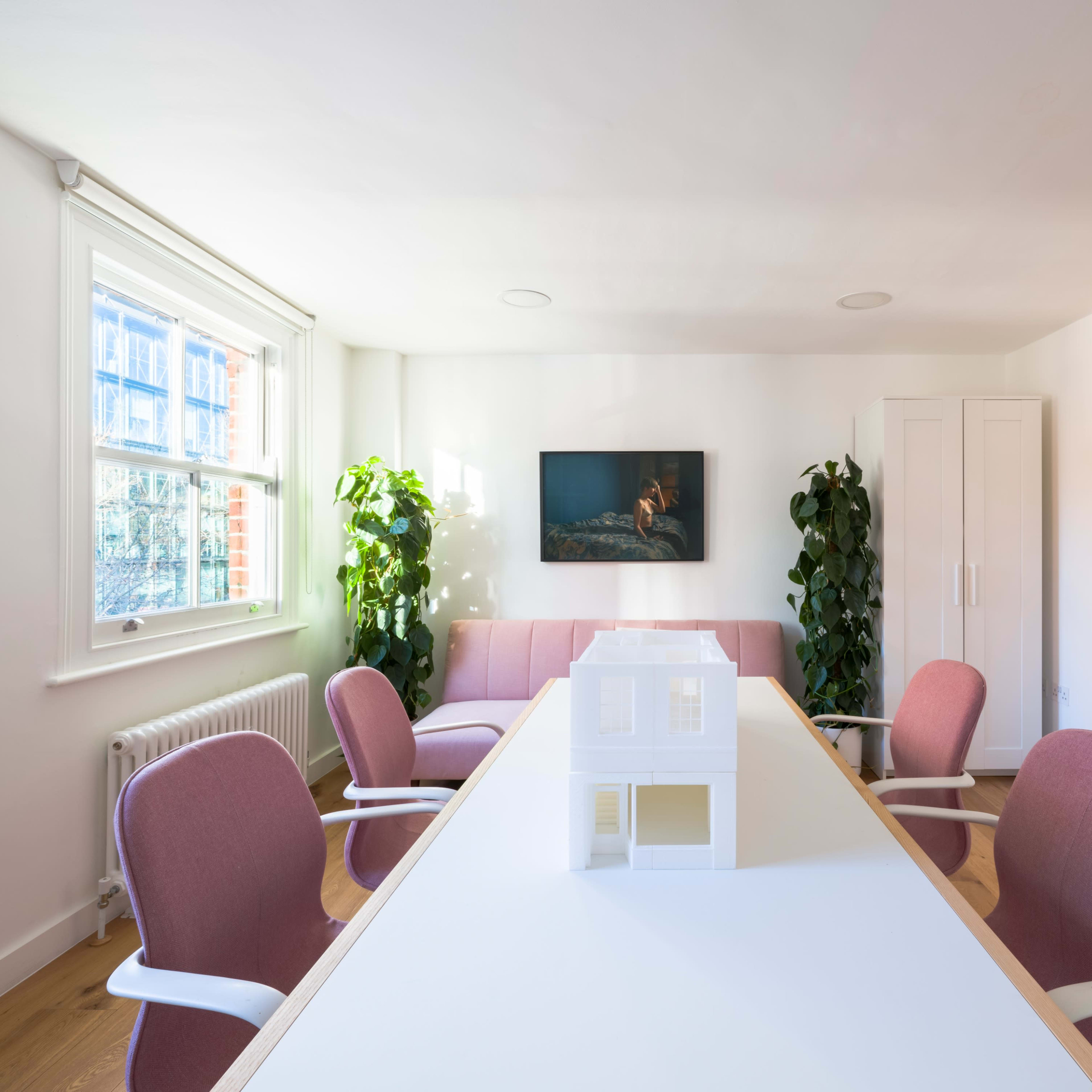 Large, Bright Gallery & Meeting Space Image in Holborn, London, England
