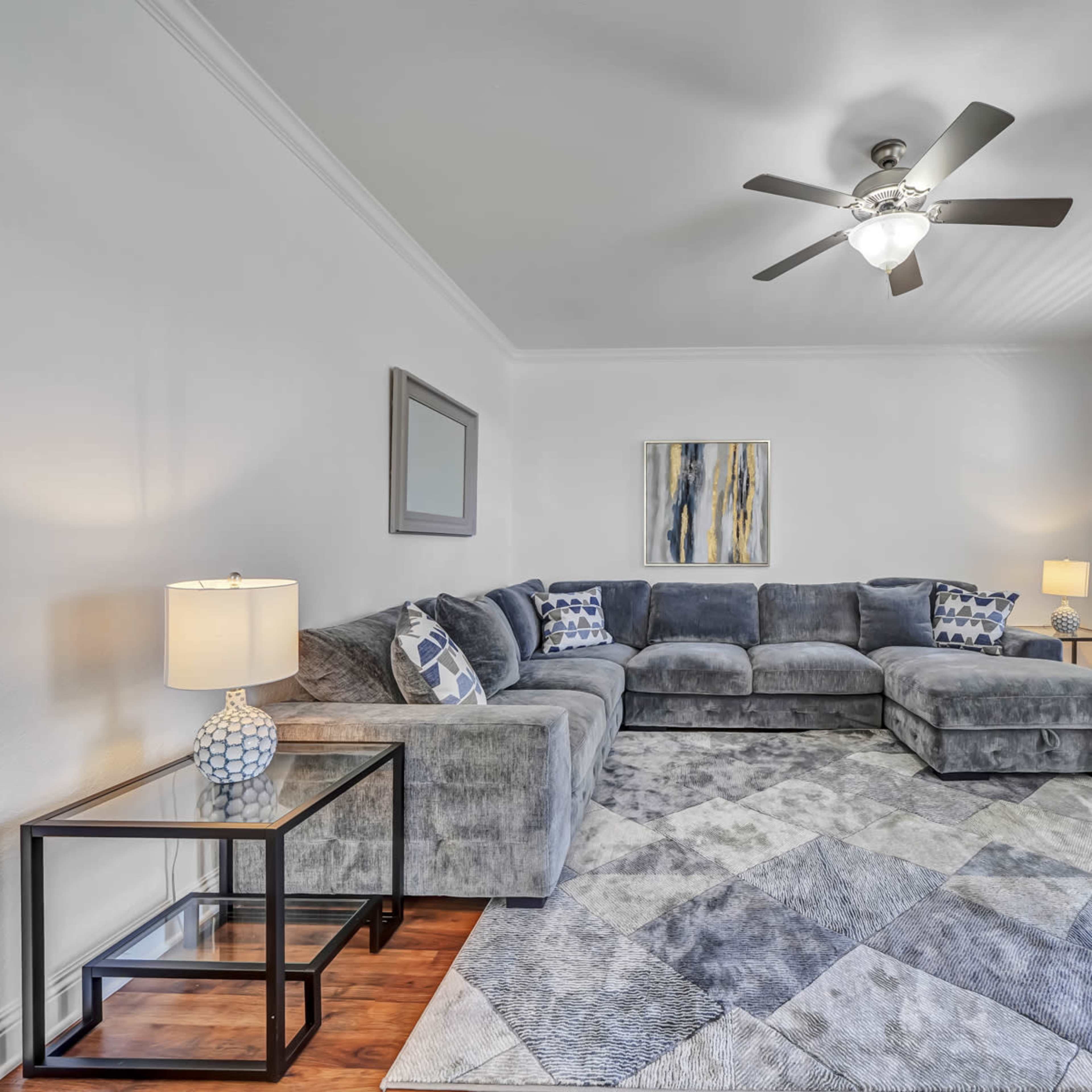 Luxurious Beach Getaway with Spacious Rooms, Pool Access & Modern Amenities Image in Destin, Destin, FL