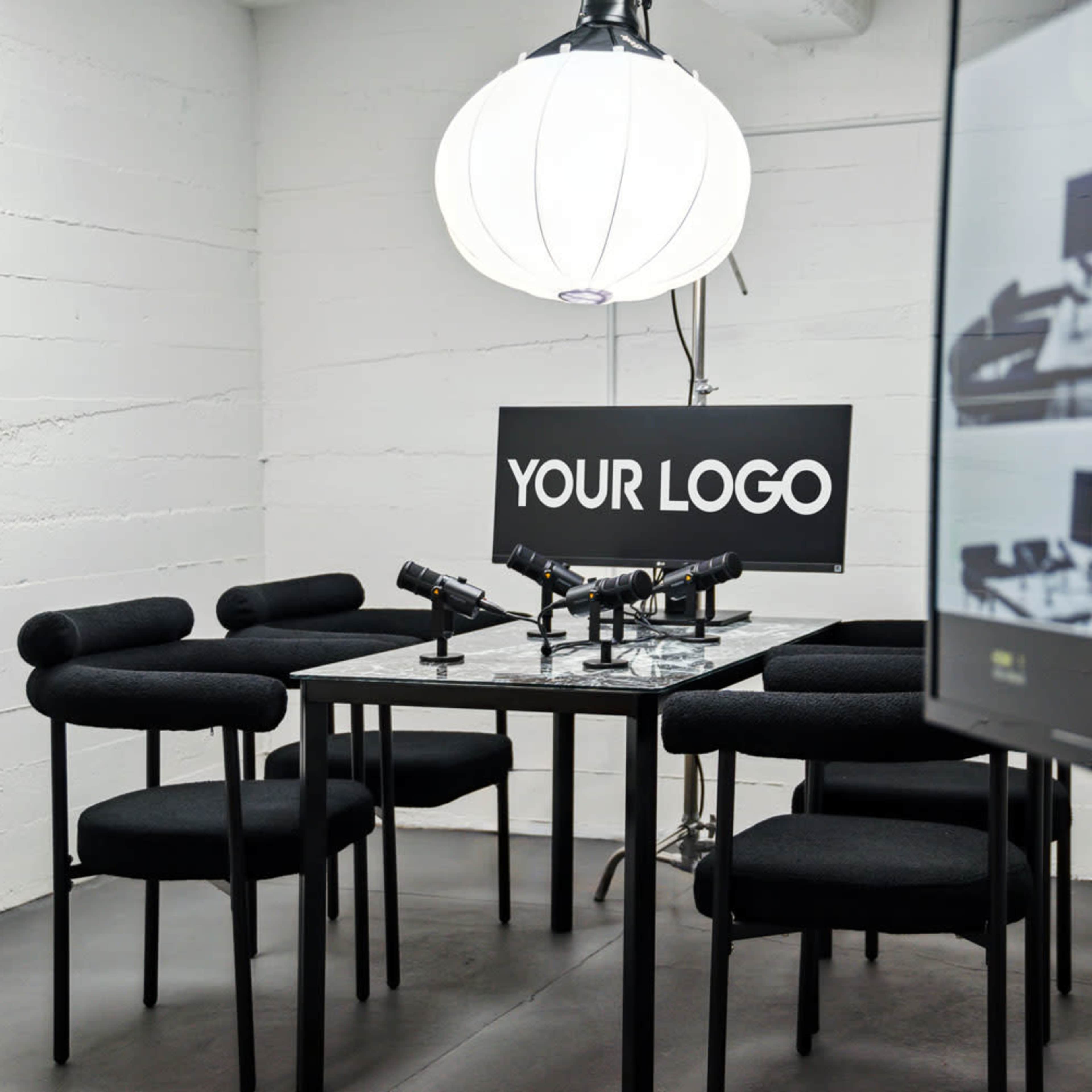 4 Guest Table Set Image in Sawtelle, Los Angeles, CA