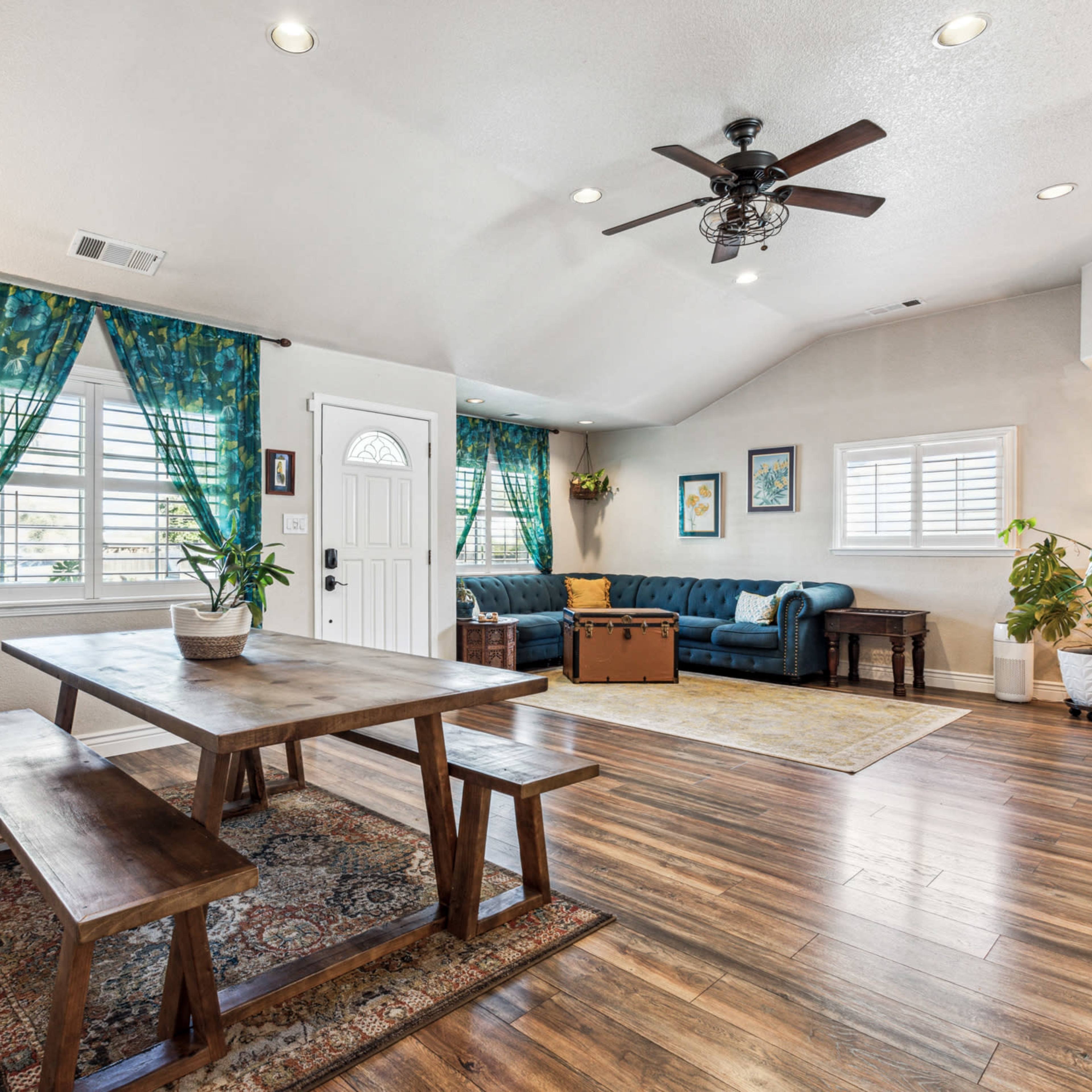 ¤ Old Folsom 5 Bedroom La Boheme Artist Retreat + Landscaped Yard ¤ Image in Park, Folsom, CA