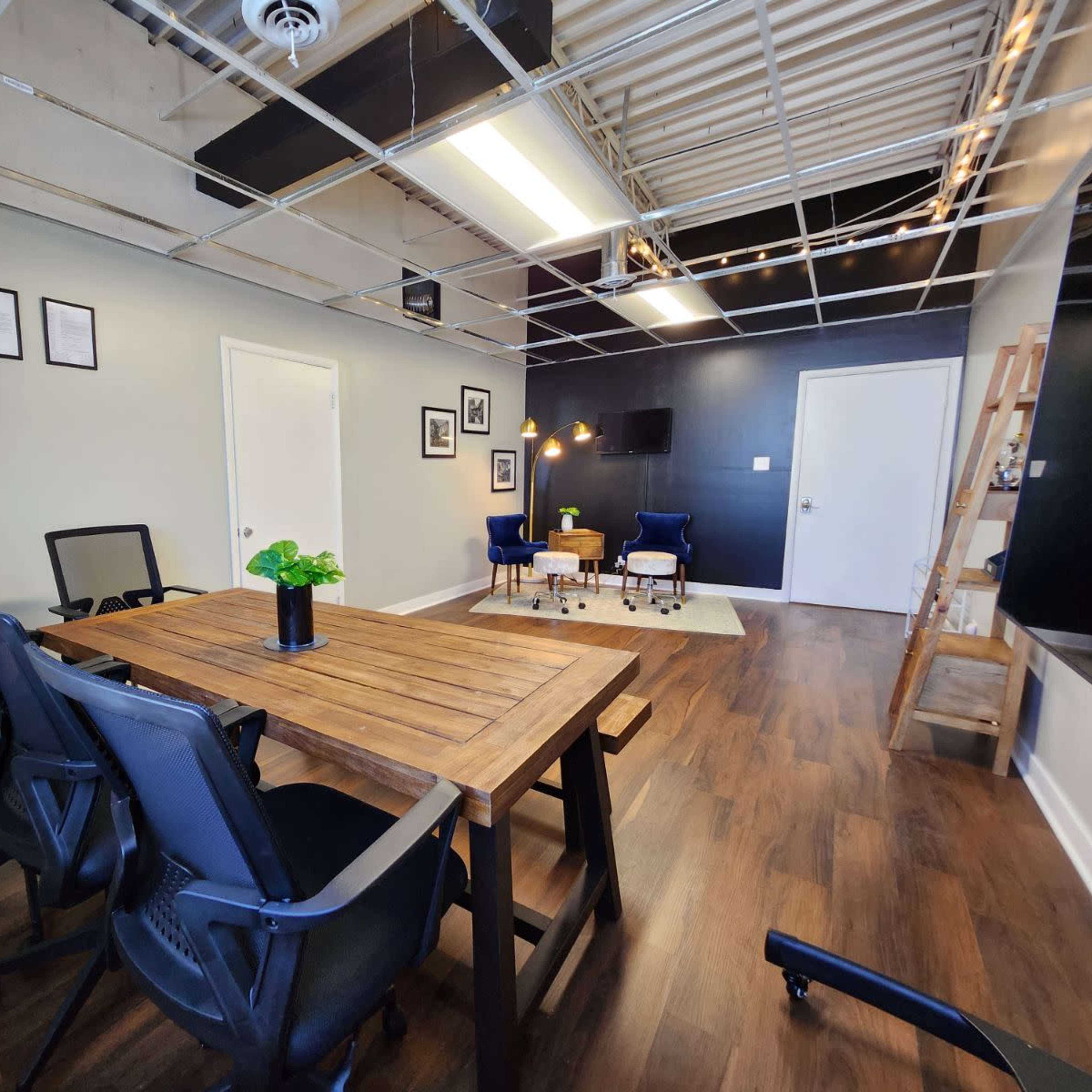 Versatile Office Suite Image in Worth Township, Oak Lawn, IL