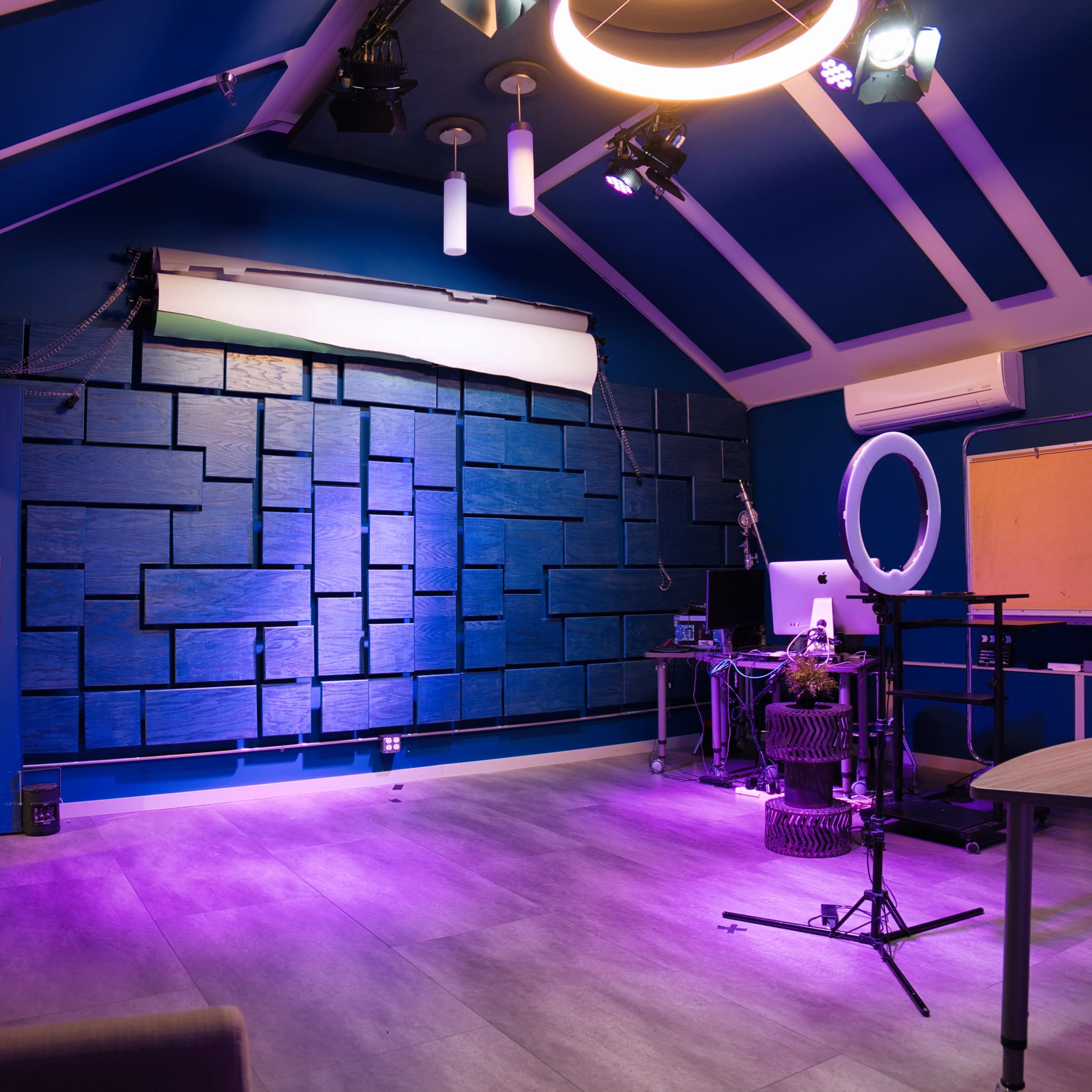 Comcast Content Creation Room Image in Irving Park, Chicago, IL