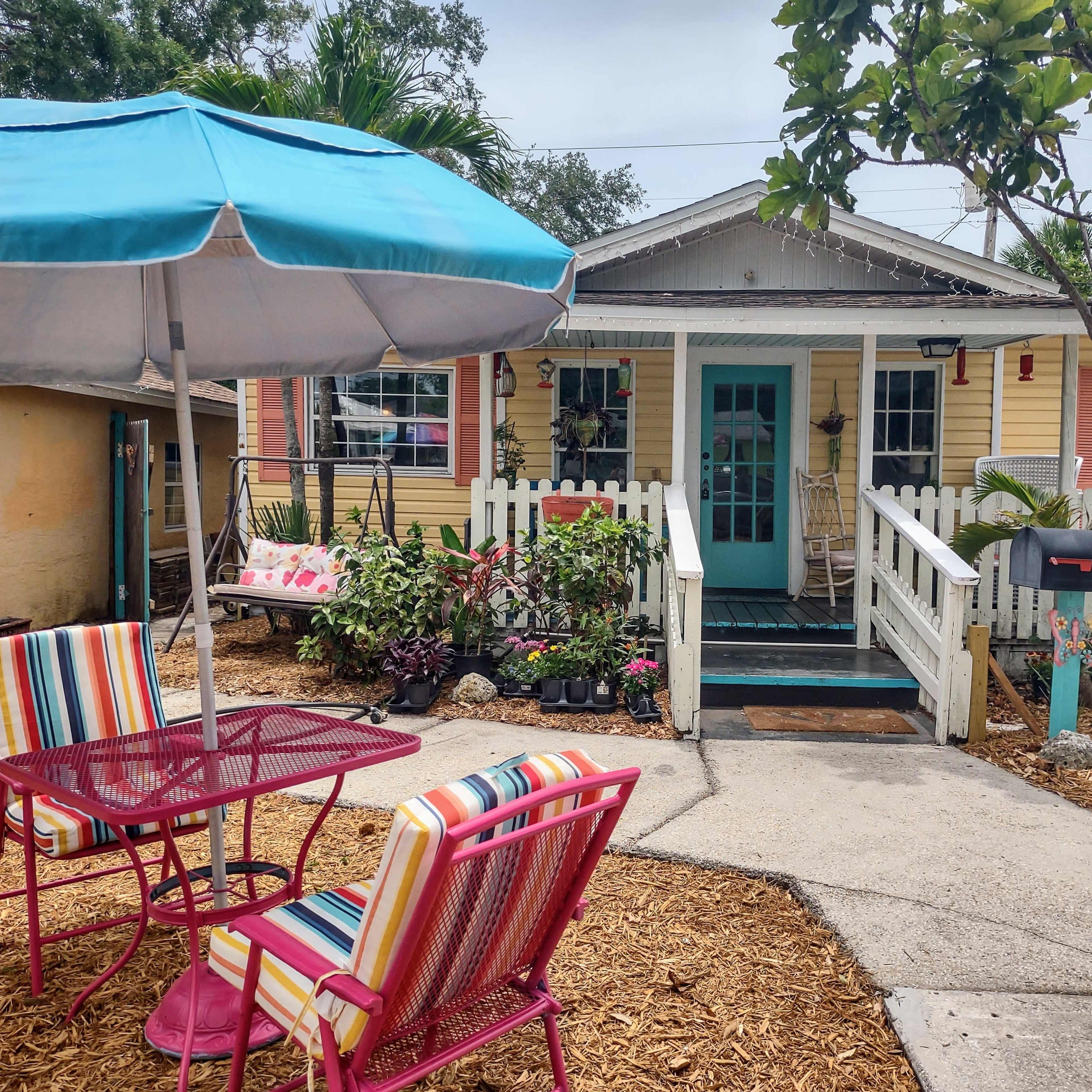 charming, vintage cottage with detached art studio Image in Gulfport, Gulfport, FL