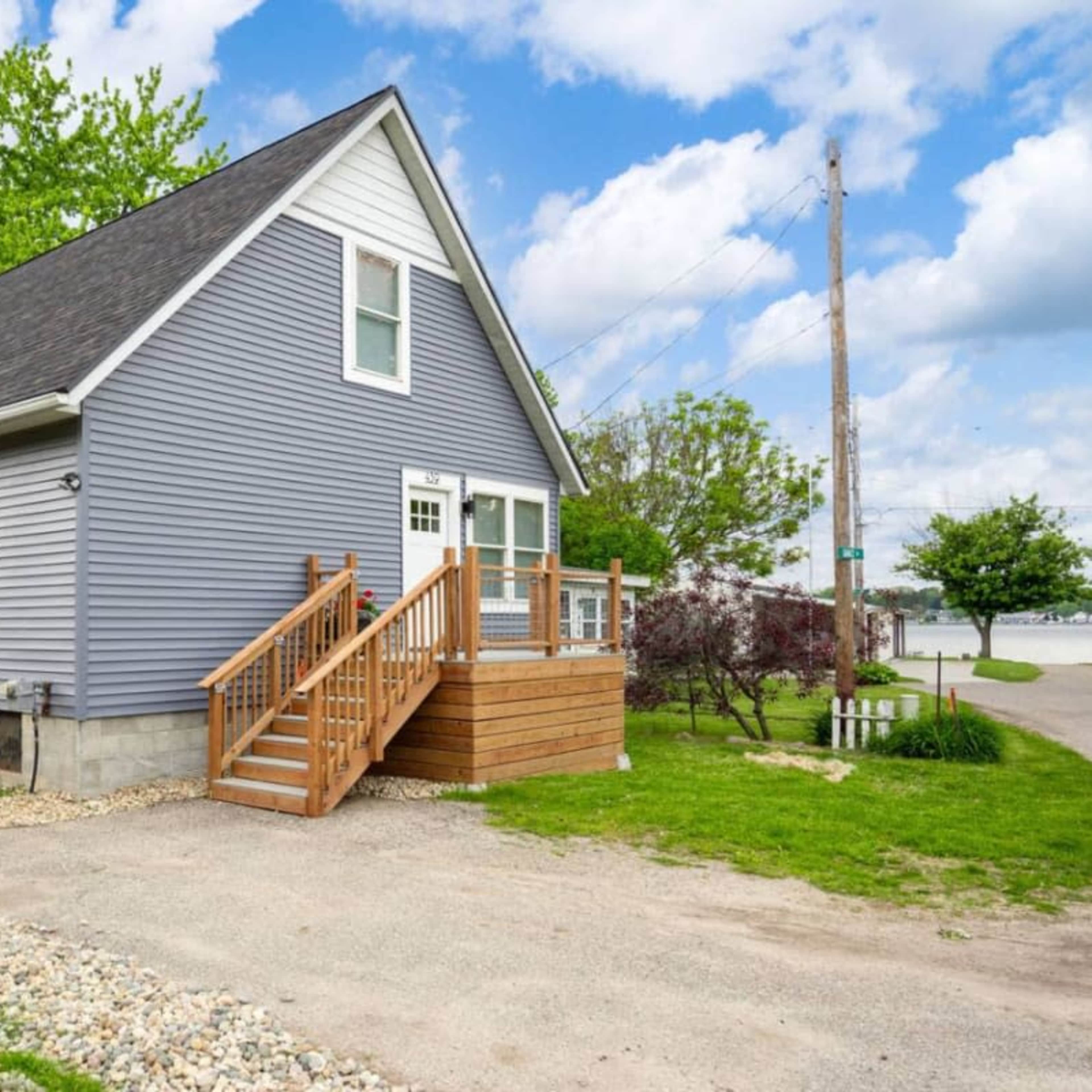 Modern, spacious, crisp Lake House with views of Jordan Lake Image in Woodland Township, Lake Odessa, MI