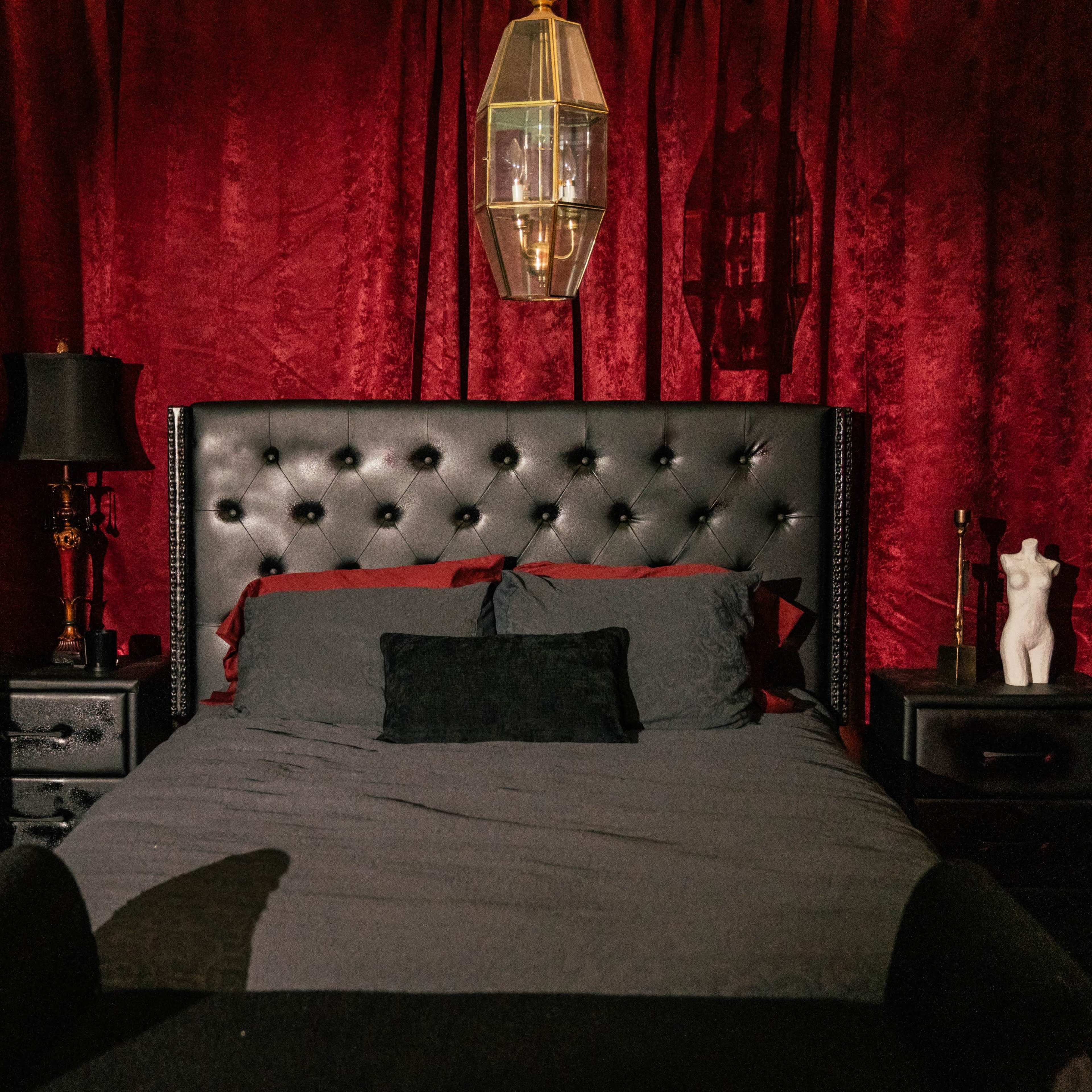 Bedroom Set with Spotlight Image in Westside, Houston, TX