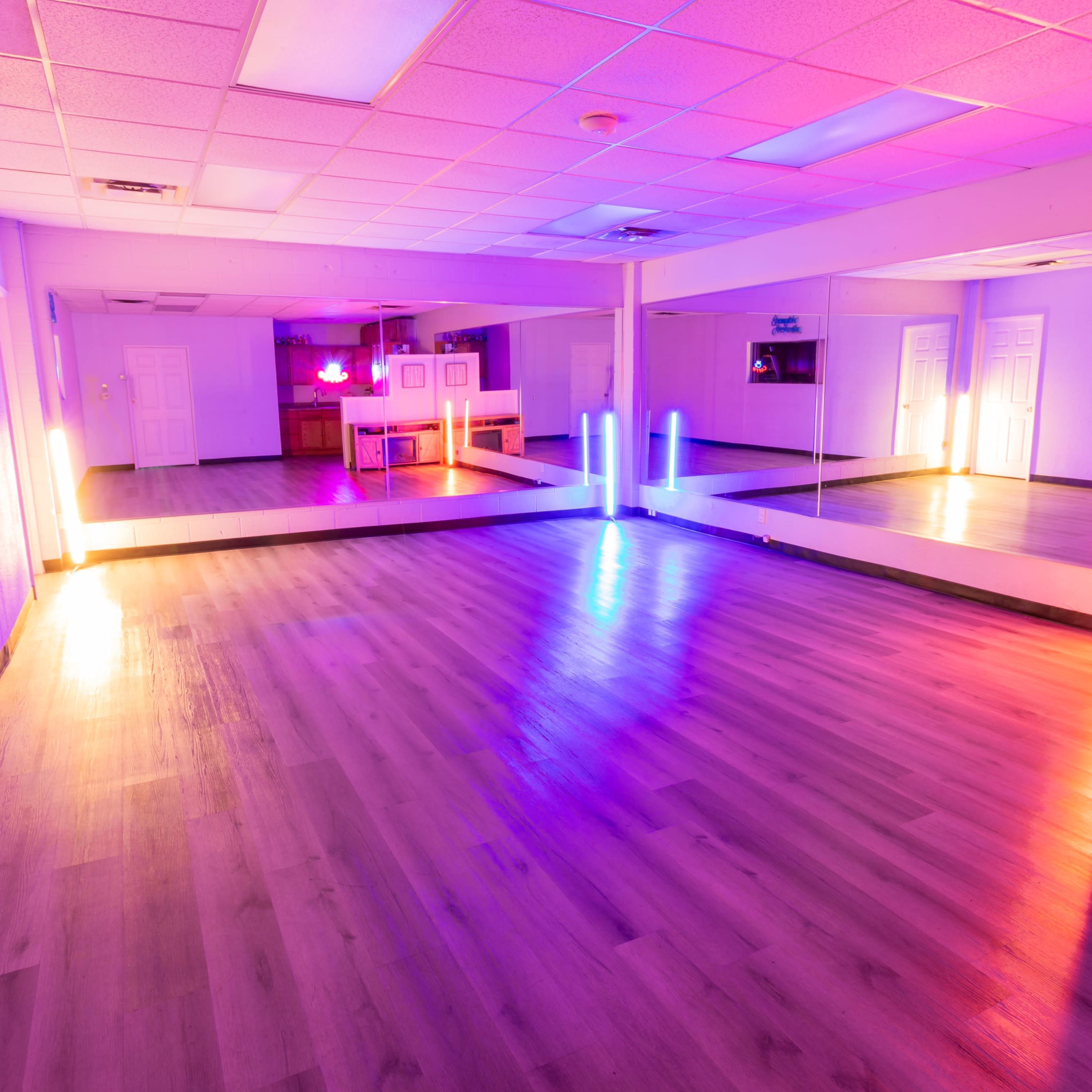 Clean Private Dance Studio Image in Santa Fe Springs, Santa Fe Springs, CA