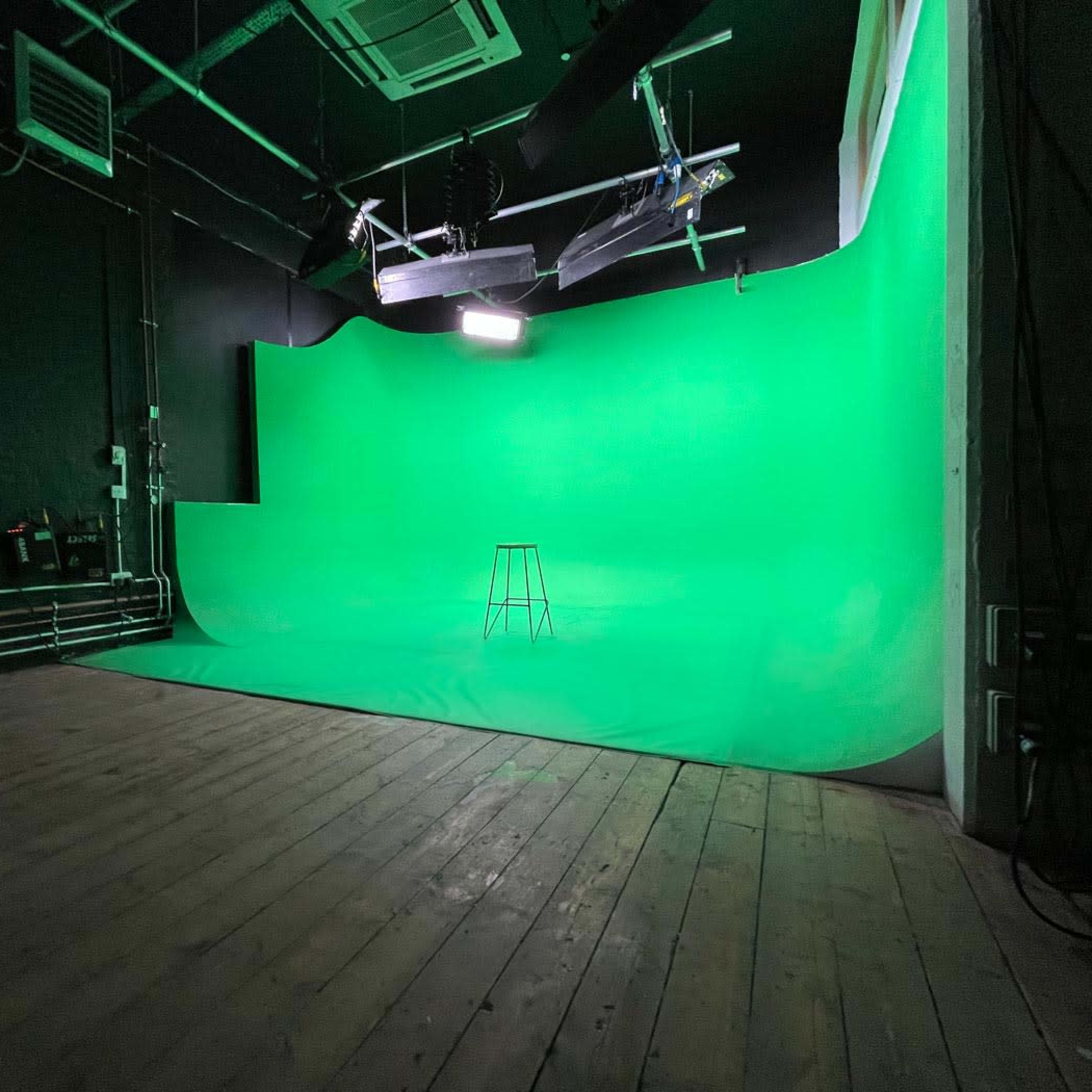 7 Helpful Green Screen Tips to Ace Your Next Shoot - Peerspace