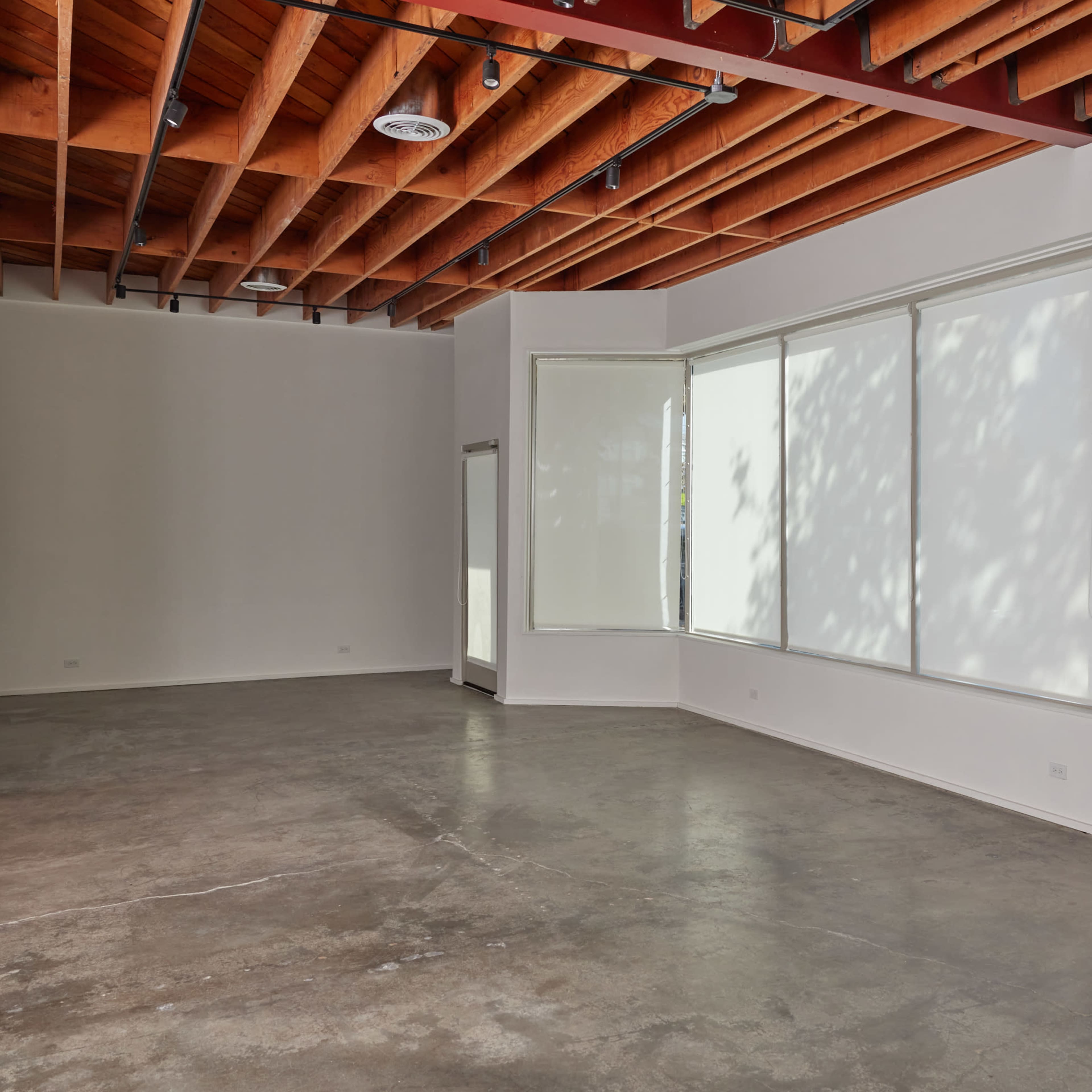 Light-filled Industrial Westside Gallery Space I Conveniently located off the 10 and 405 fwy and walkable from Expo Line/Bundy Image in Sawtelle, Los Angeles, CA
