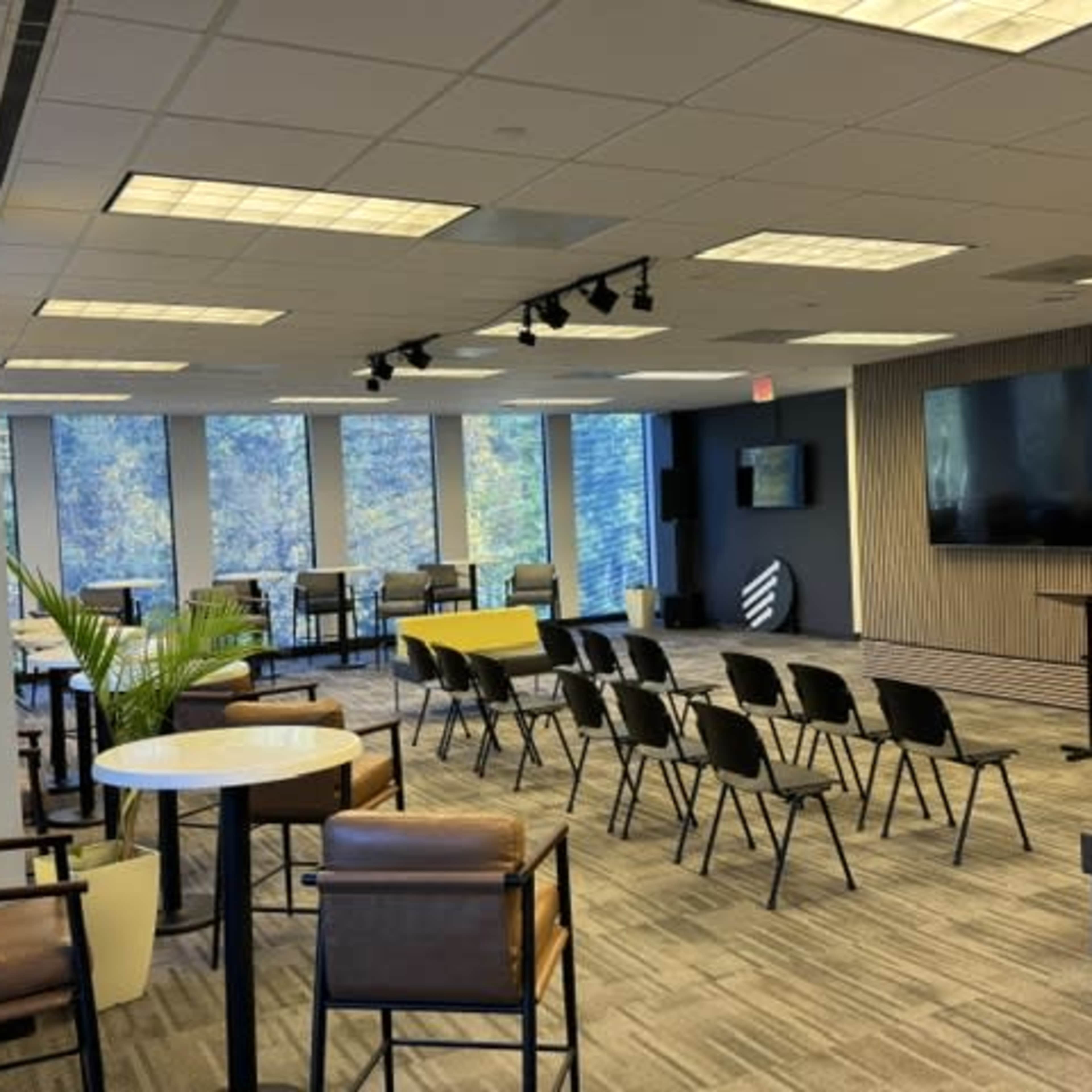 Presentation Room Image in Perimeter Center, Dunwoody, GA