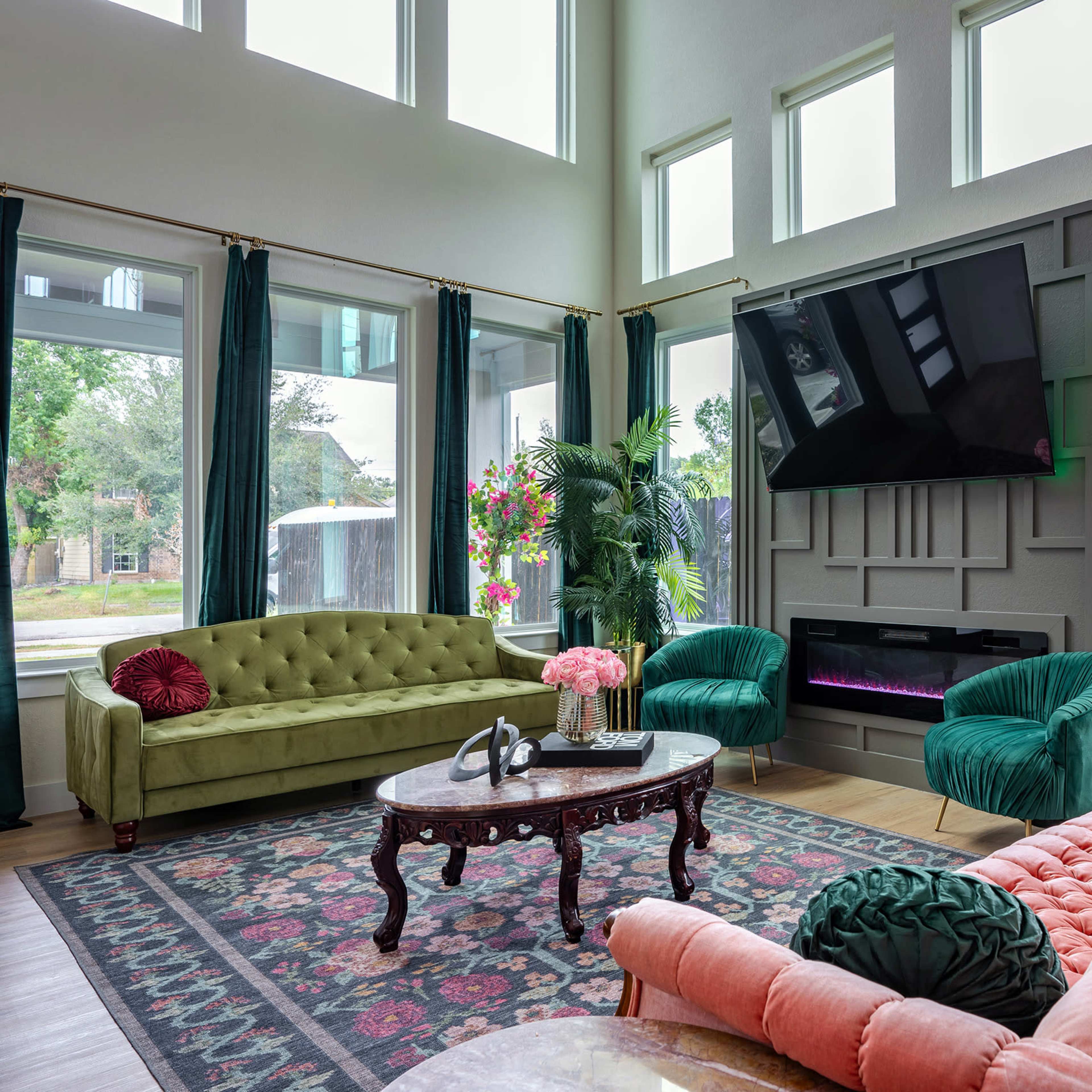 Downtown modern home with unique floral twist Image in Greater OST / South Union, Houston, TX