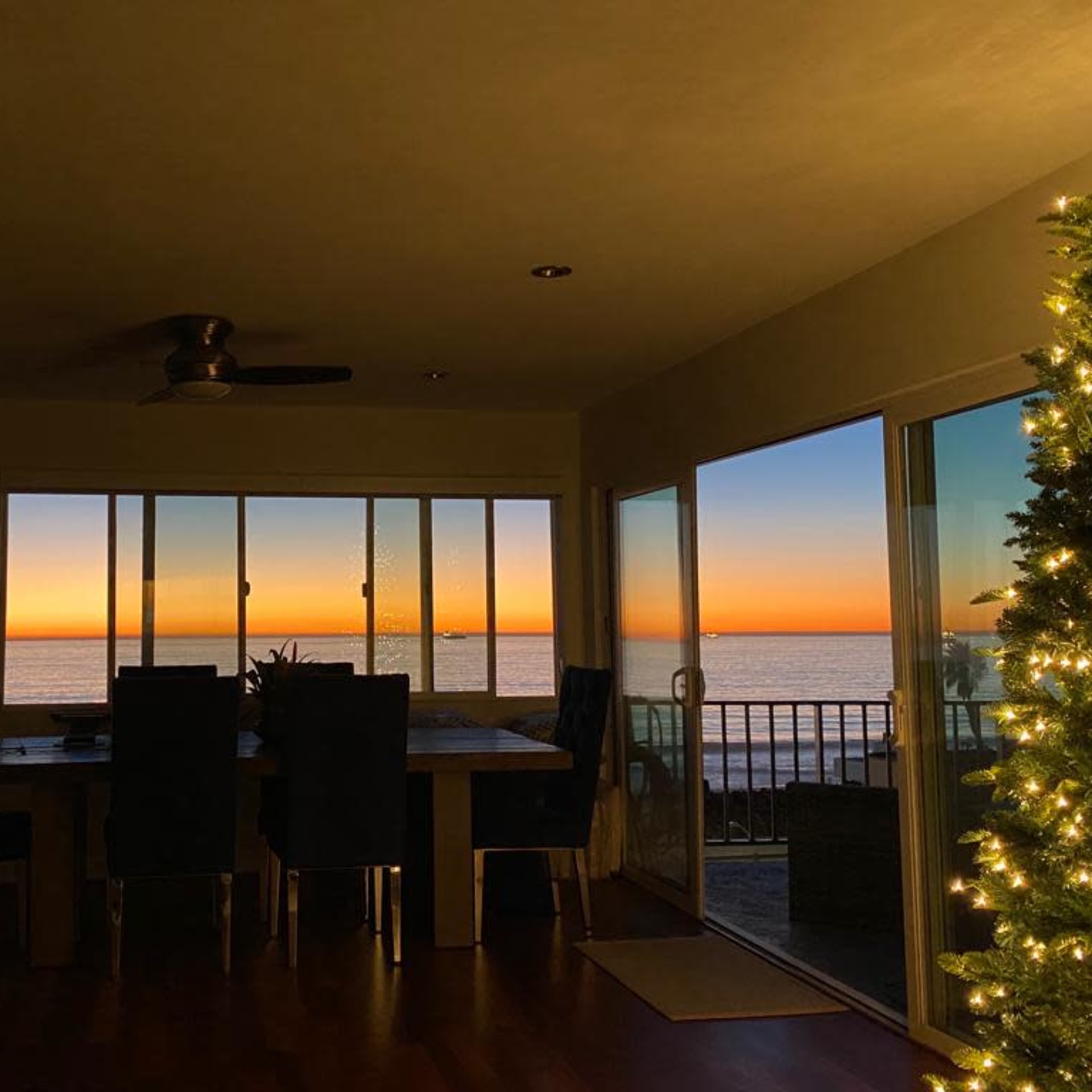 Gorgeous Beach side property with tons of light and spectacular ocean views Image in Manhattan Beach, Manhattan Beach, CA