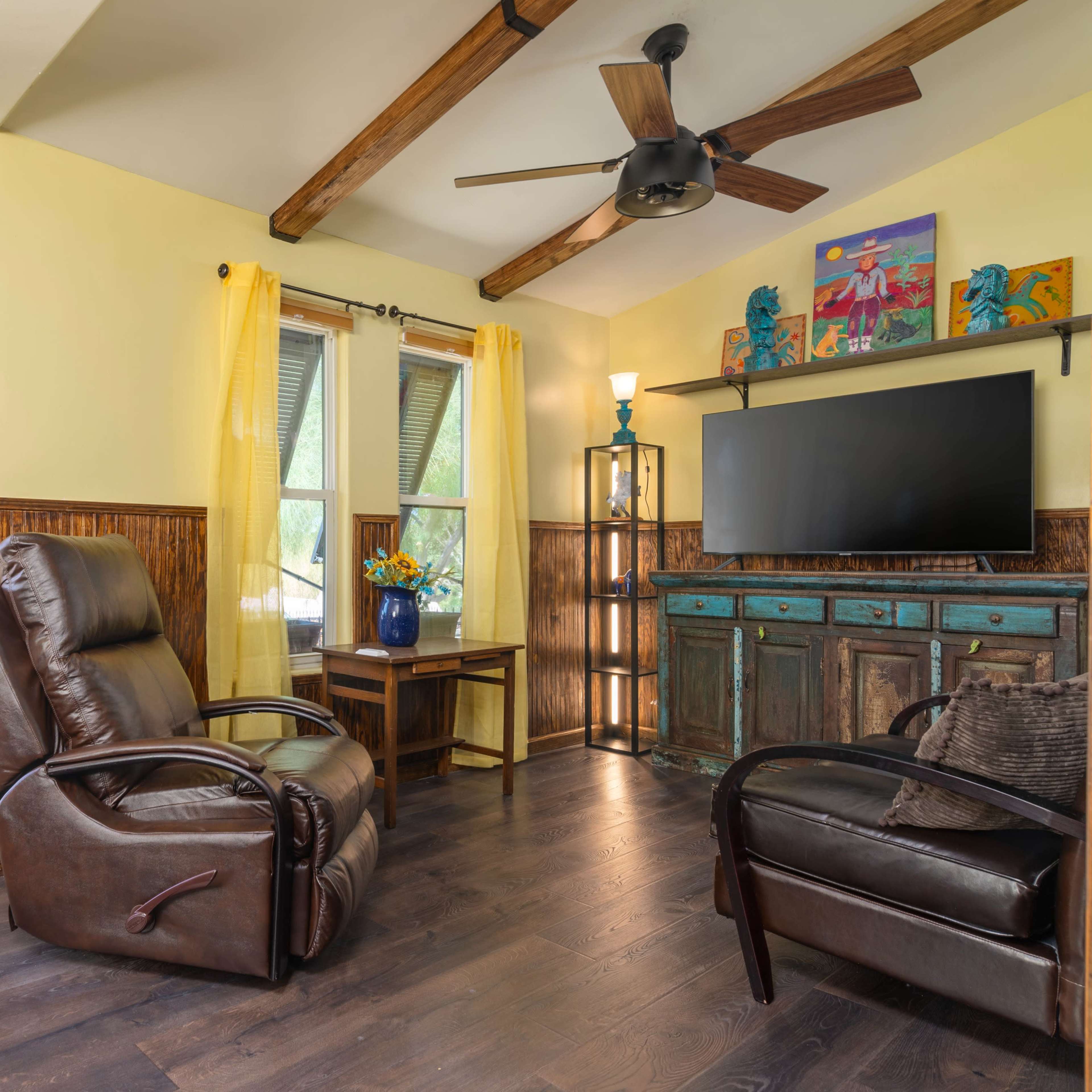 Rural Bunkhouse themed Newly renovated Cabin Image in Superior, Superior, AZ