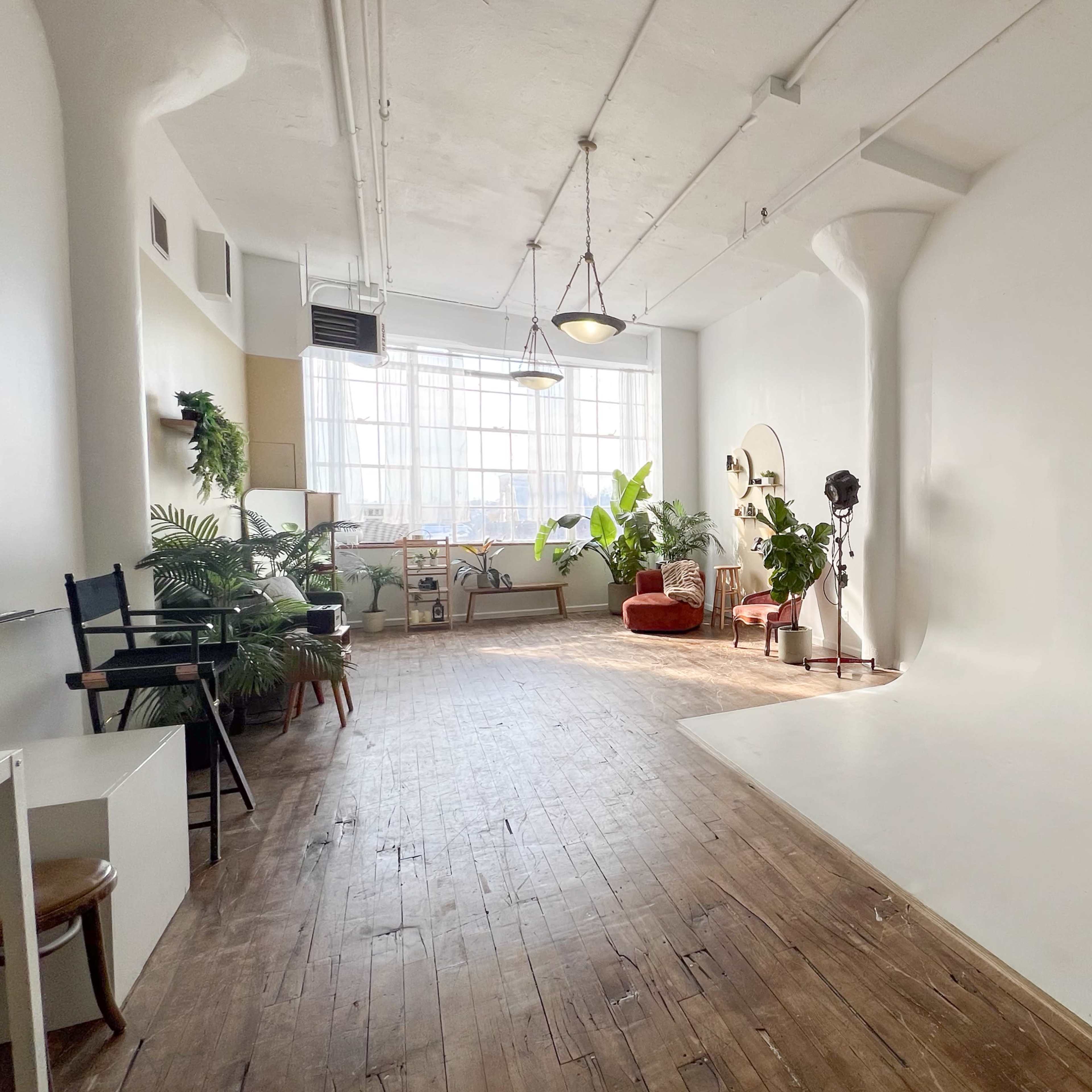 Cyclorama - Creative Studio with Vintage Charm / Rustic-Chic Image in Bergen-Lafayette, Jersey City, NJ