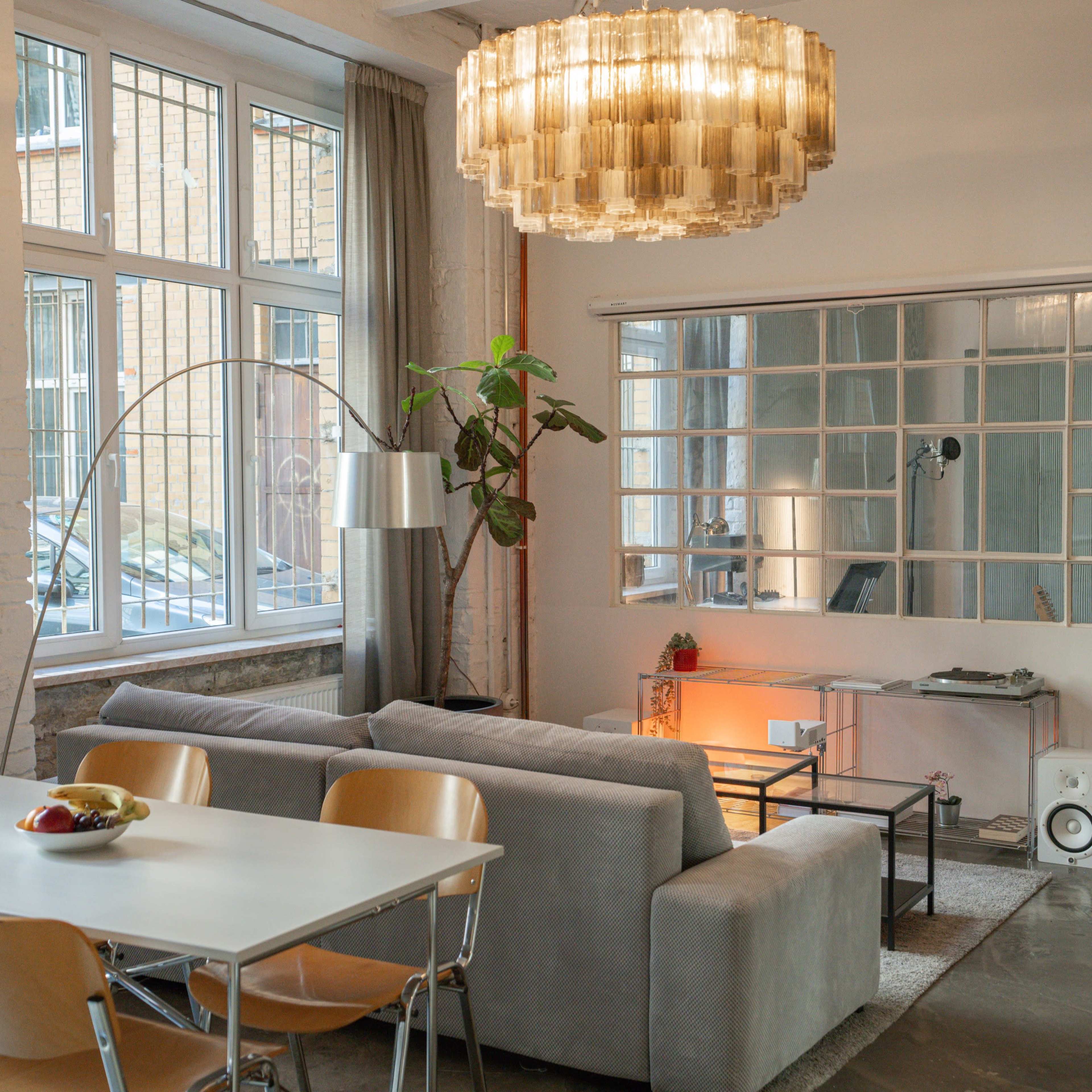 Spacious Industrial Loft with Natural Light, Fireplace, Music Studio & Projector – Perfect for Creative Productions." Bild in Prenzlauer Berg, Berlin, BE