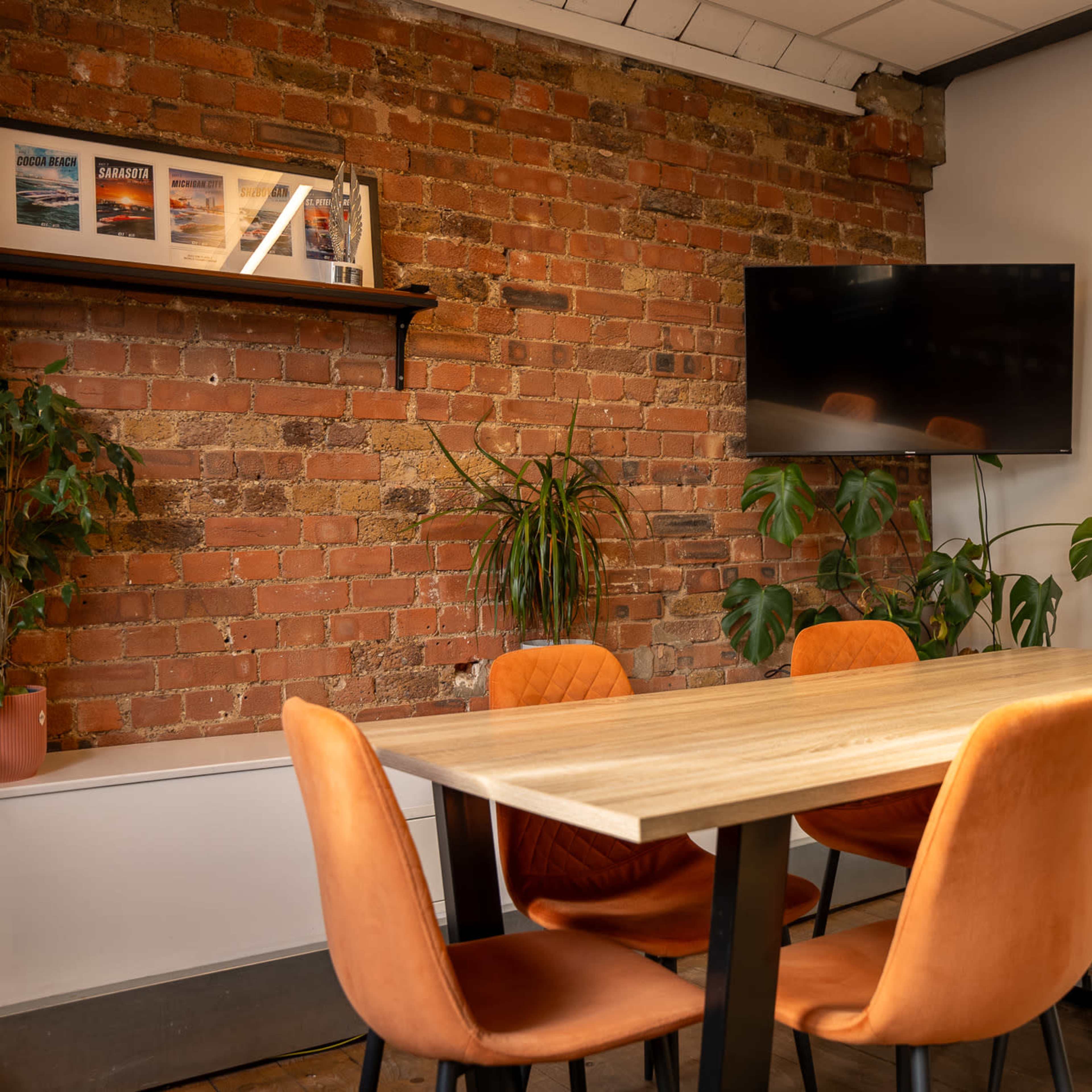Versatile, quiet and bright open-plan Office, meeting room and studio space in the heart of Shoreditch Image in Hoxton, London, England