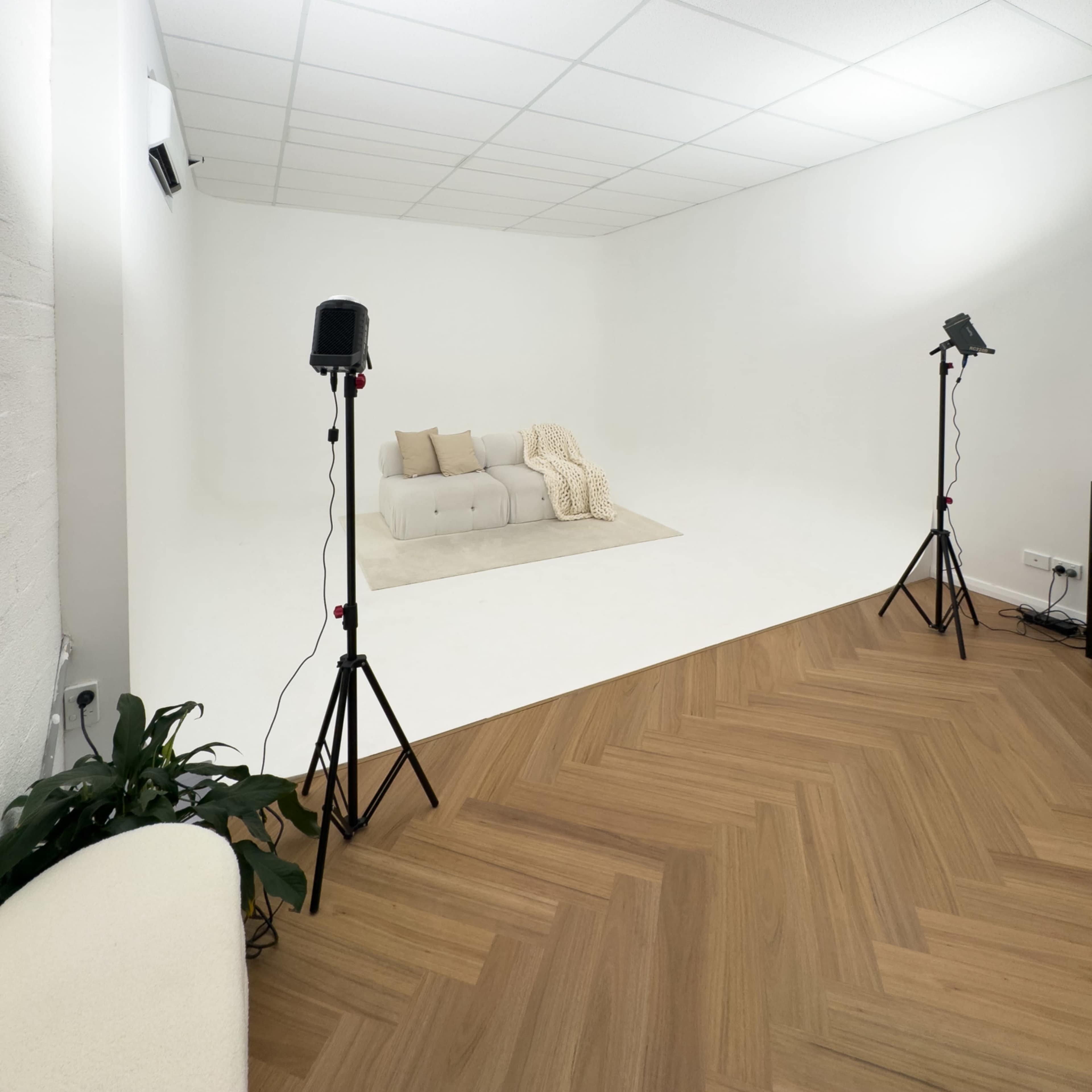 Fun-sized Western Sydney Photo Studio with Cyclorama Image in Prestons, Sydney, NSW