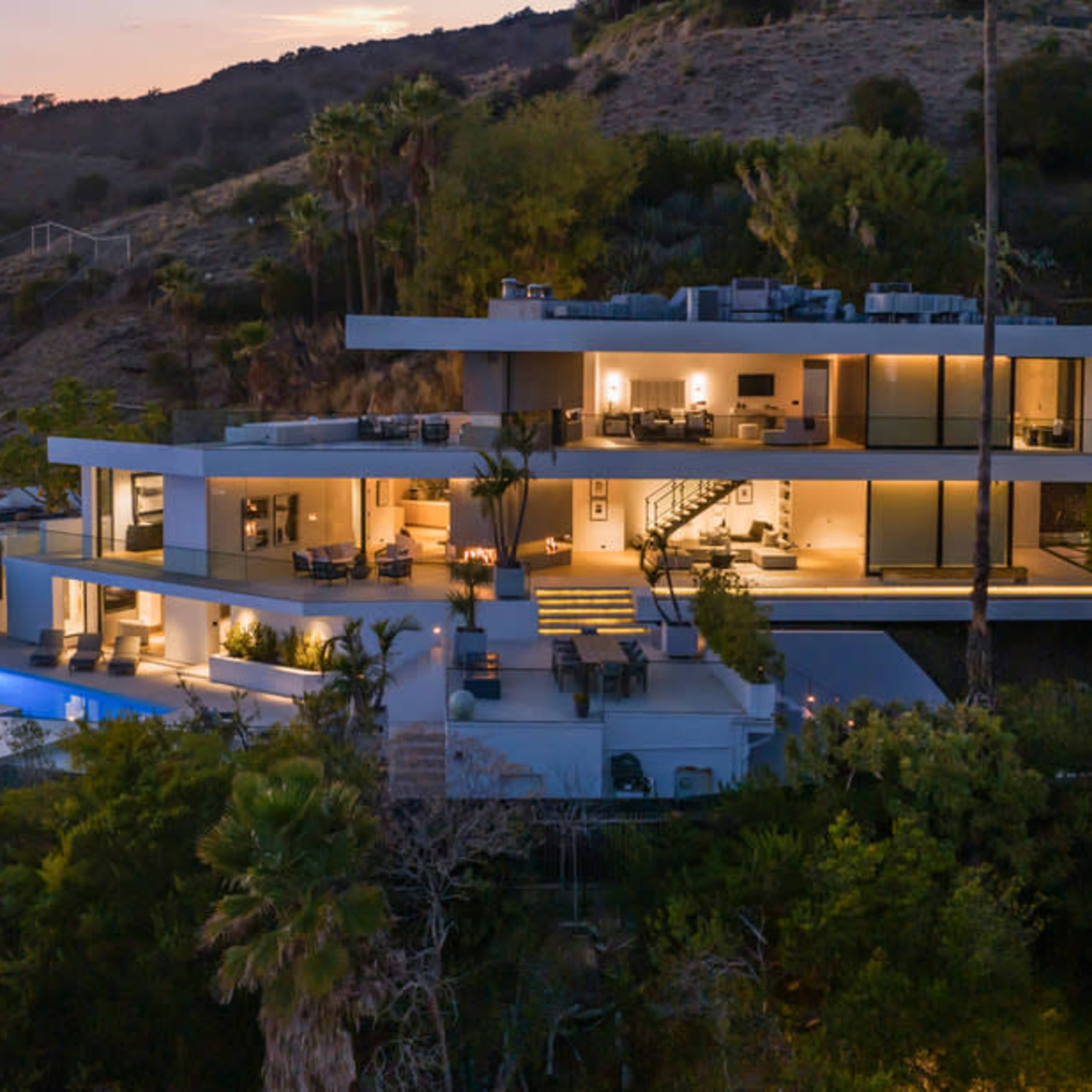 Stunning Hollywood Hills Villa with 270 Degree Views of the city and ocean Image in Central LA, Los Angeles, CA
