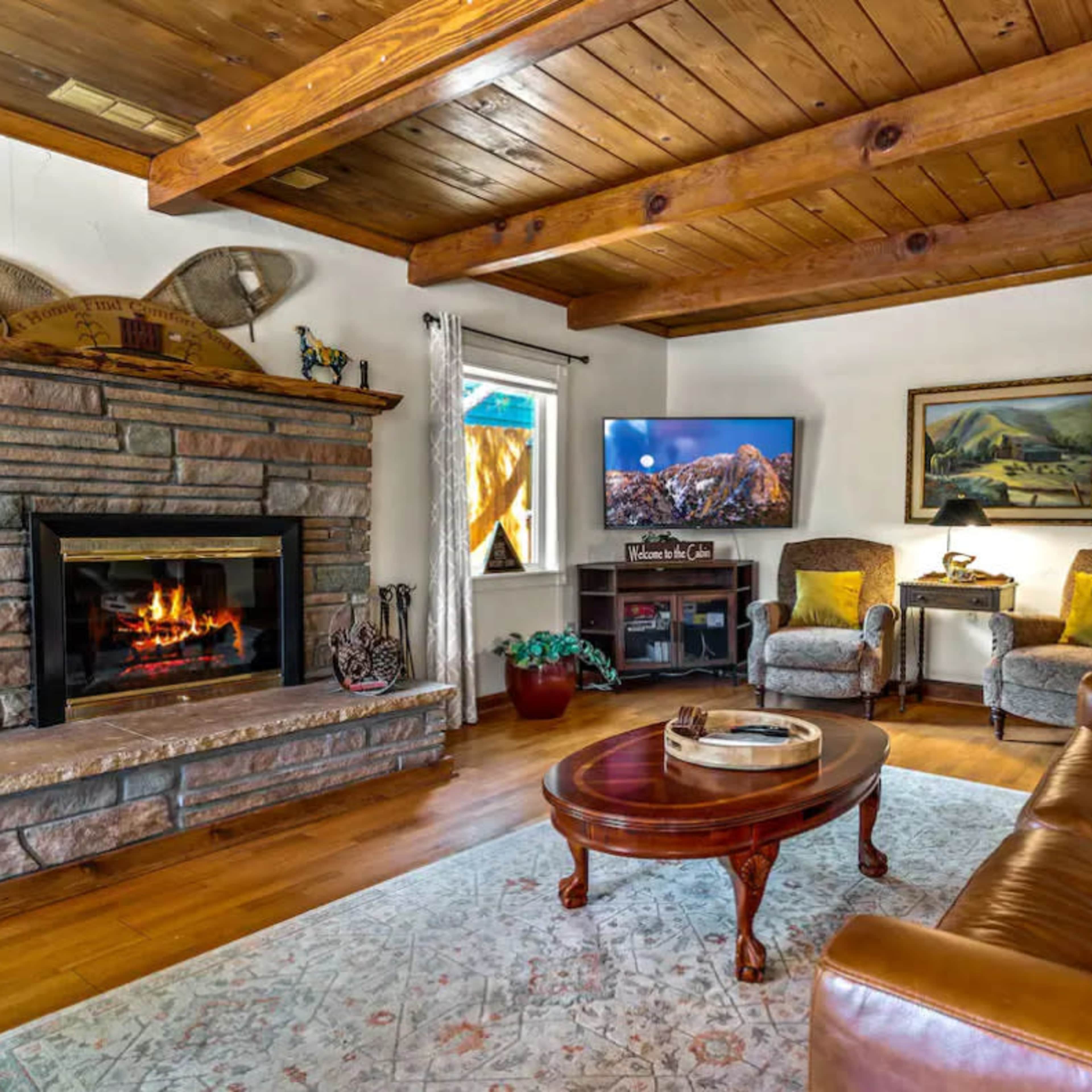 Cutesy Idyllwild Cabin With Hot Tub and Peekaboo Mountain Views Image in Idyllwild-Pine Cove, Idyllwild-Pine Cove, CA