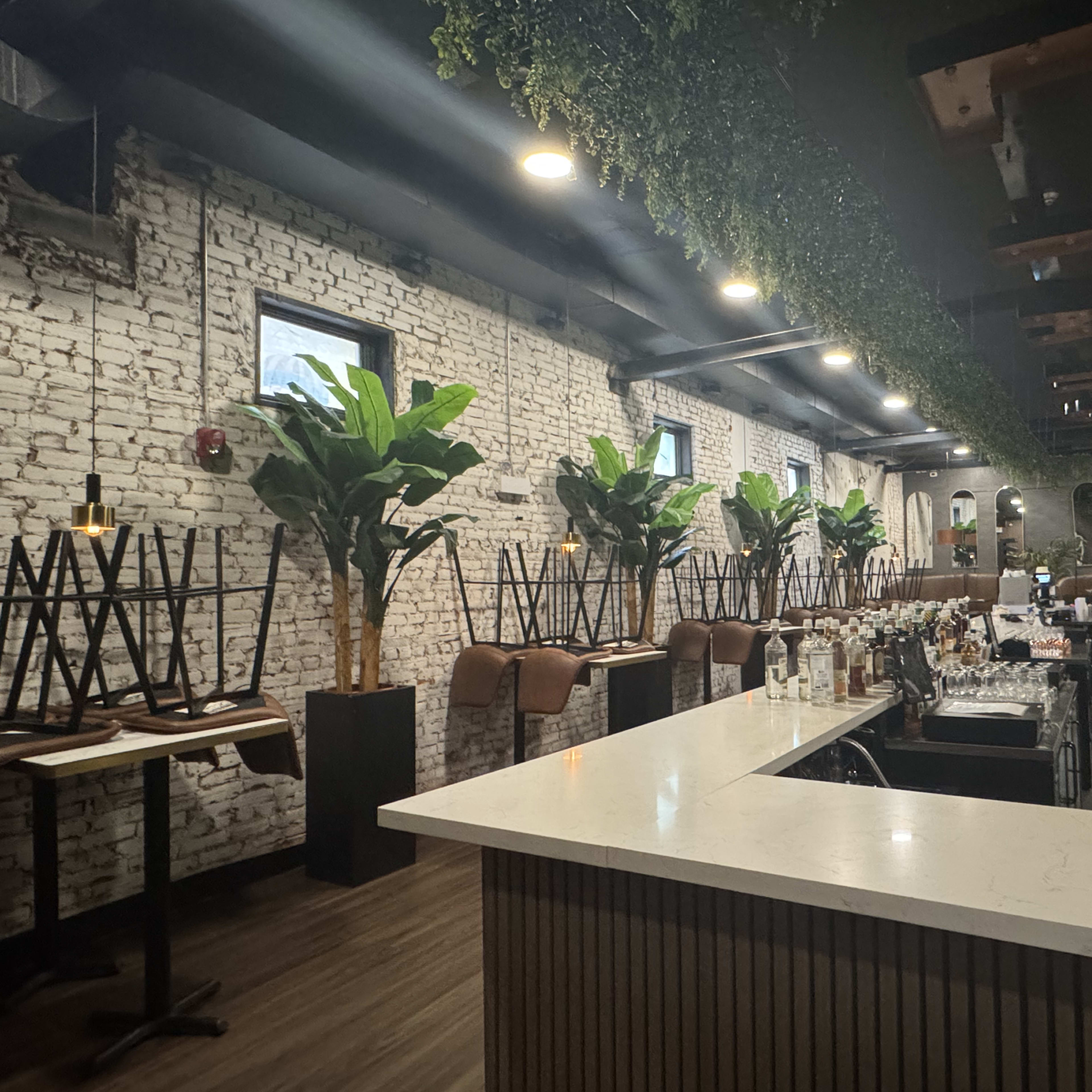 Modern Restaurant & Nightclub Image in Barrie, Barrie, ON