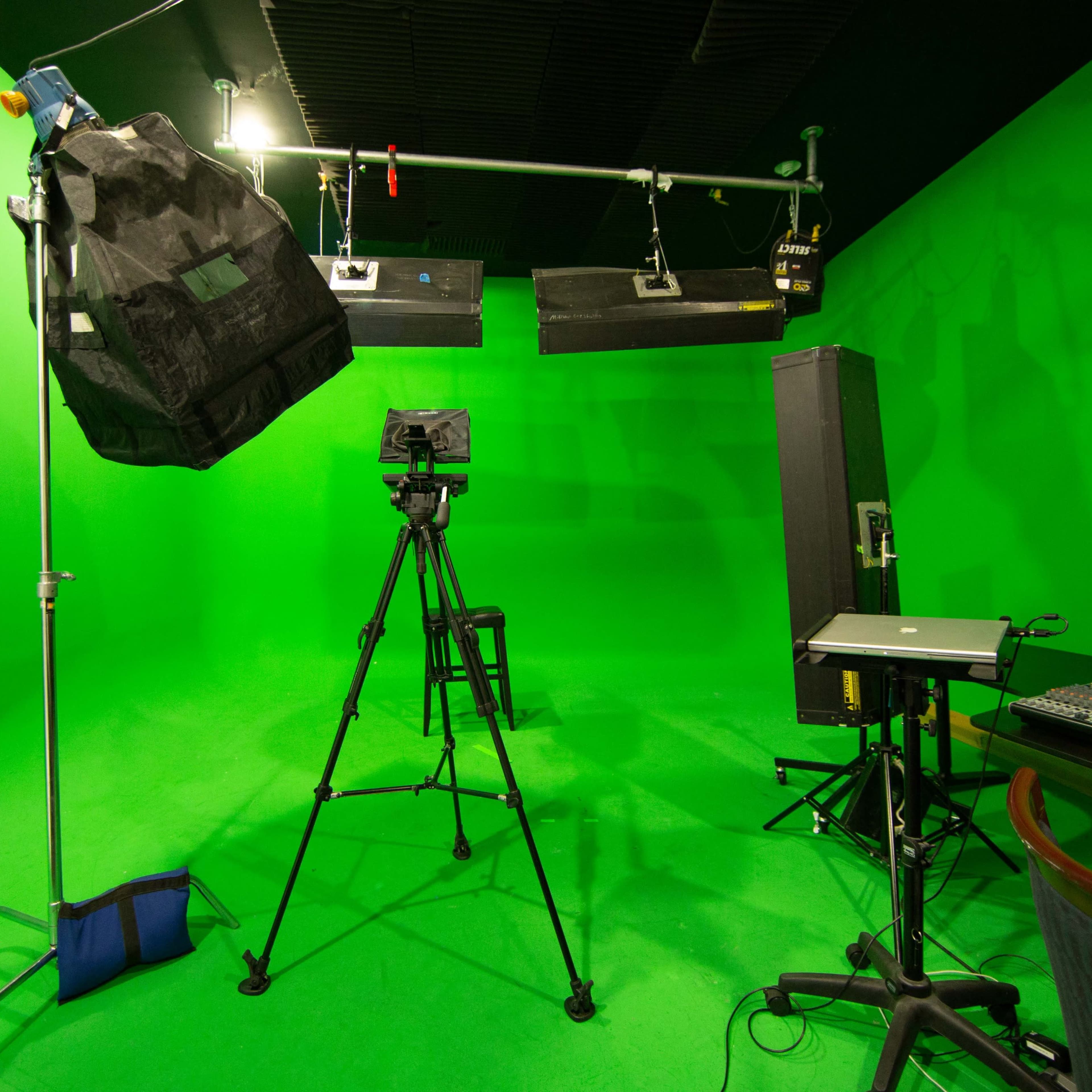 Professional Green Screen Studio - Cincinnati + Gear rental Image in Union Township, Cincinnati, OH