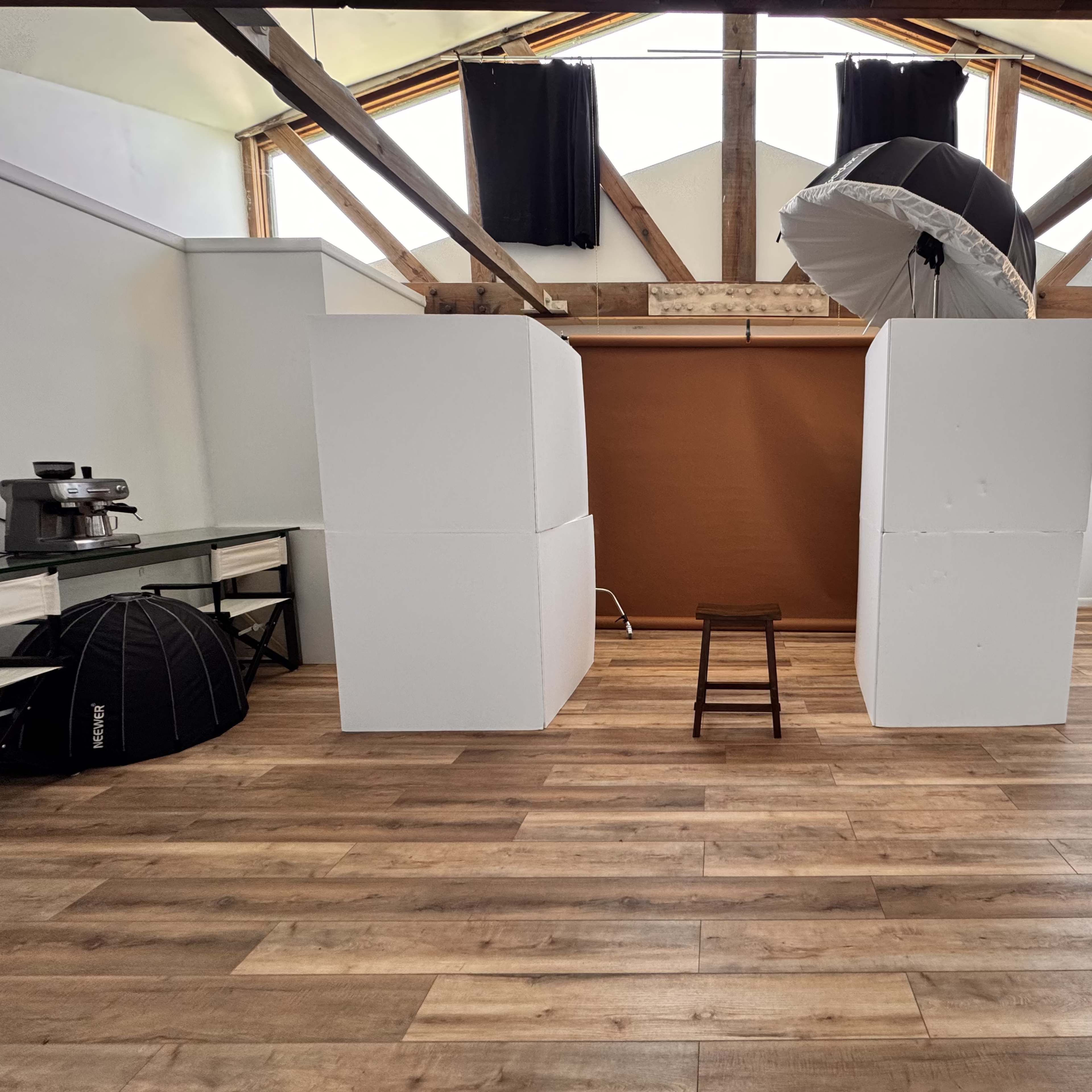 Sunlit Downtown Studio with Minimal, Textured Aesthetic Image in East Riverside, New Orleans, LA