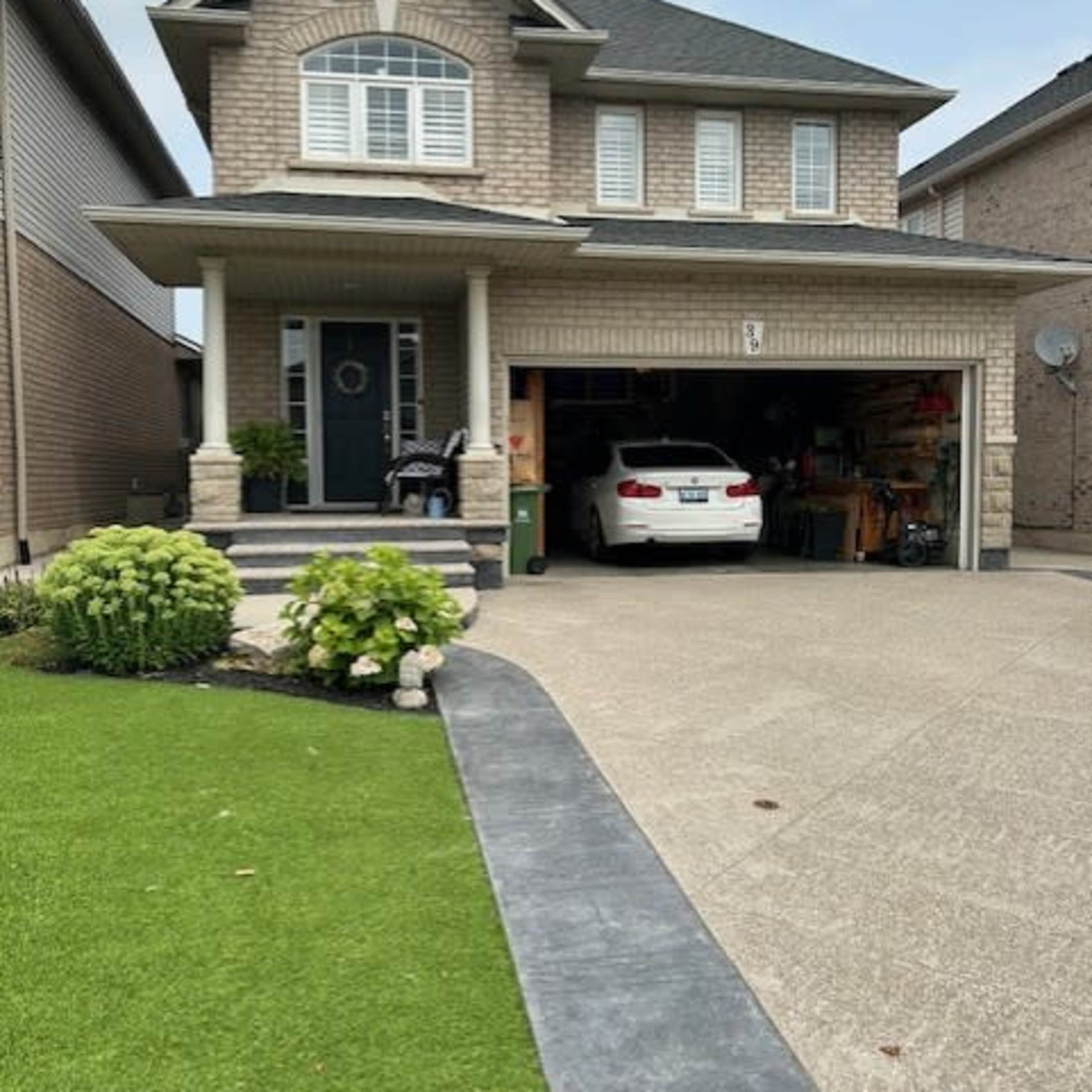 Urban home with a pool, gazebo and covered deck Image in Hamilton, Hamilton, ON