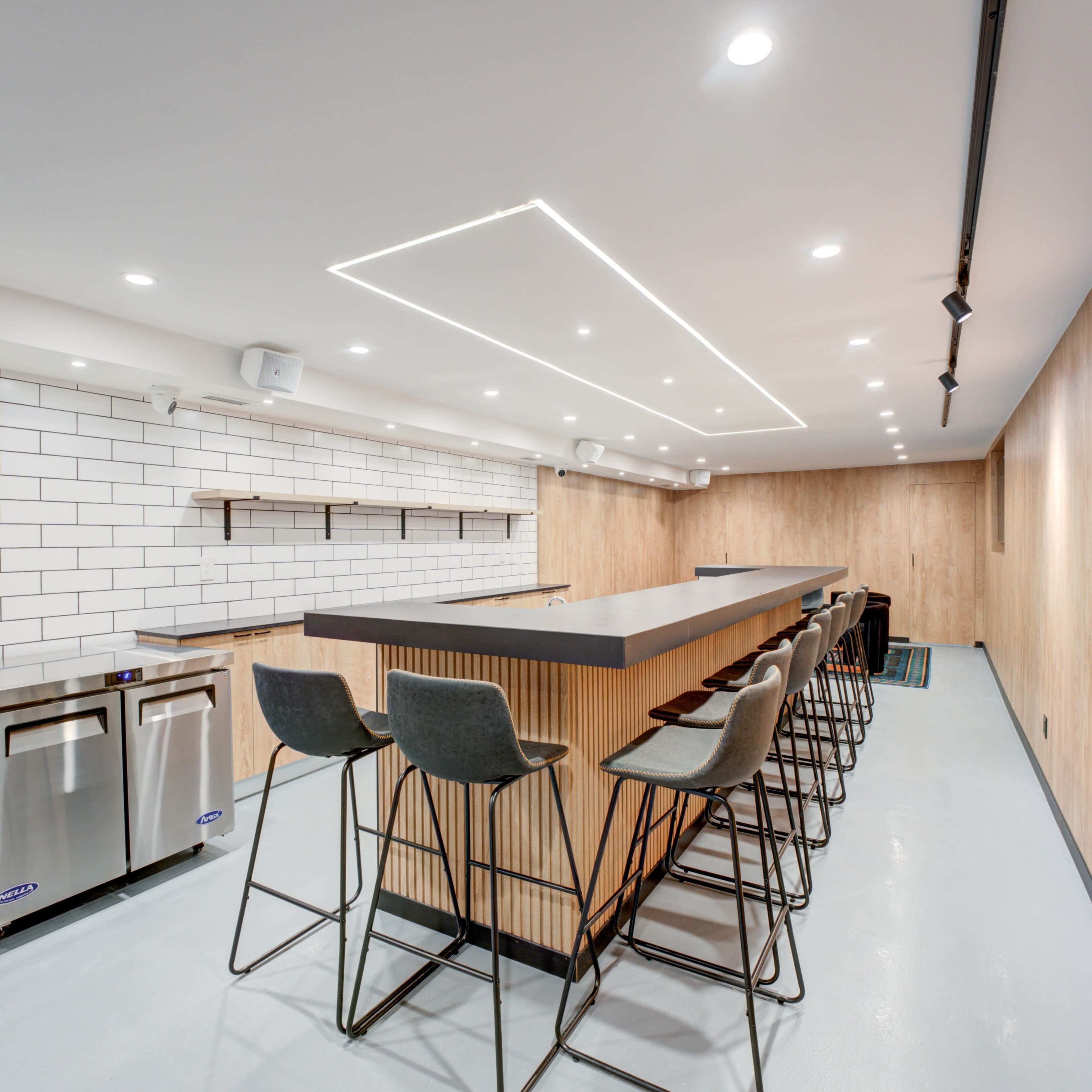 East End Modern Bar/Lounge Image in Upper Beaches, Toronto, ON