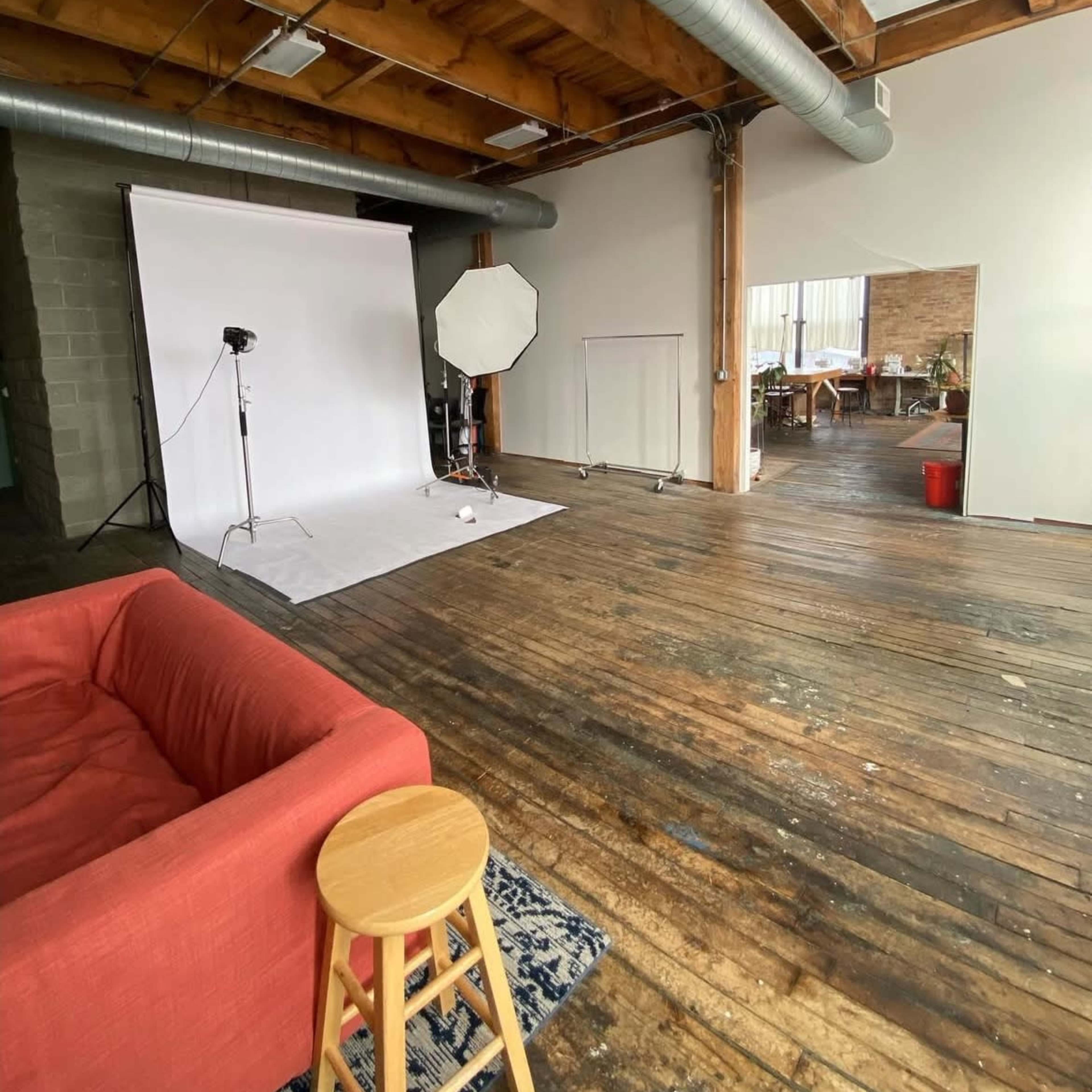 West Town Natural Light Photo Space for Hourly Rent or Lease Image in Near West Side, Chicago, IL