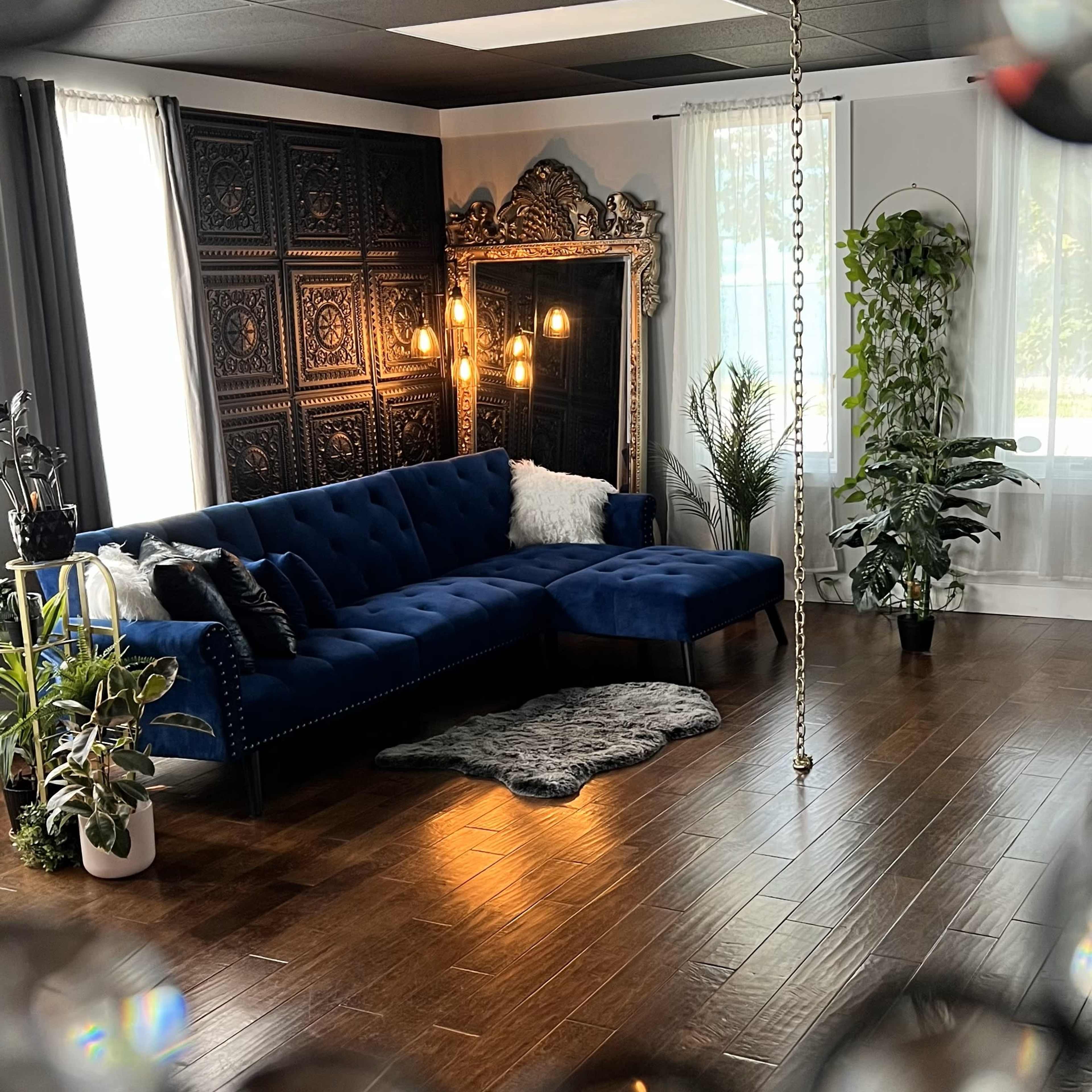 Lifestyle/Boudoir Photo Studio with TONS of Natural Light! Image in Argyle, London, ON