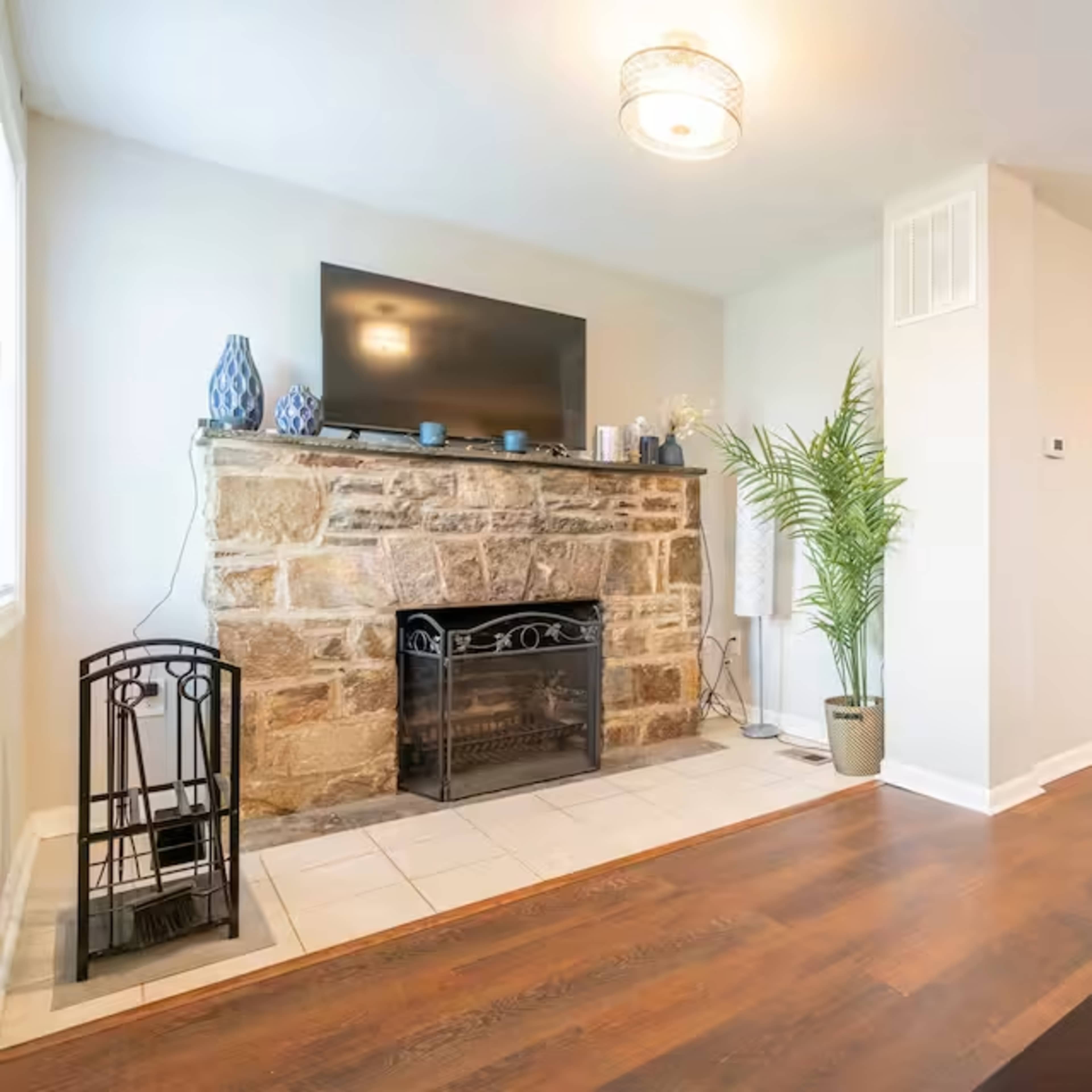 Luxurious & Cozy Stylish Retreat With Free Parking Image in Cylburn, Baltimore, MD