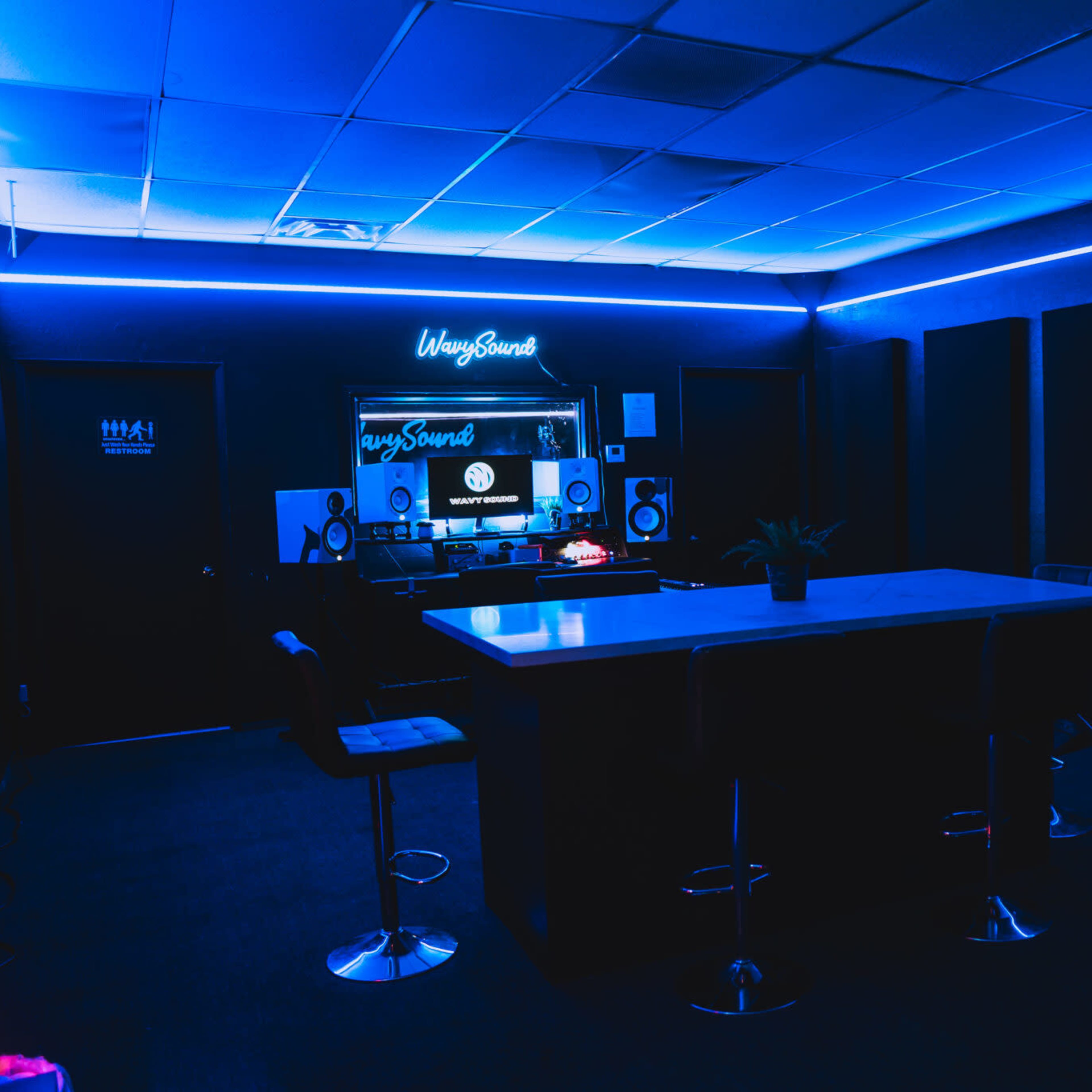 Wavy Sound Priemer Room Image in College East, San Diego, CA