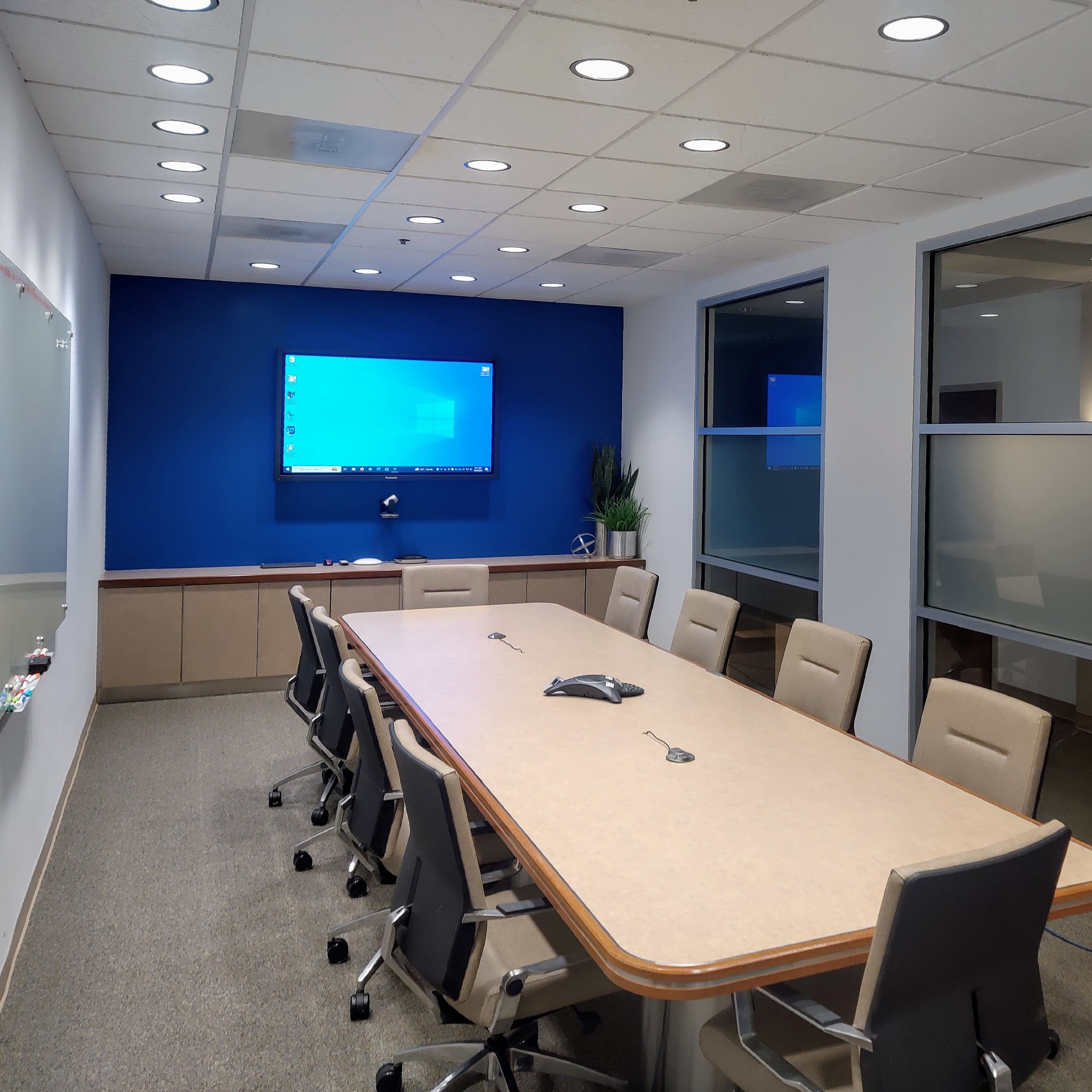 Low-stress access, professional and clean appearance, private, well-equipped for strategy meetings and video conferencing, kitchen access. Image in Newington, Lorton, VA