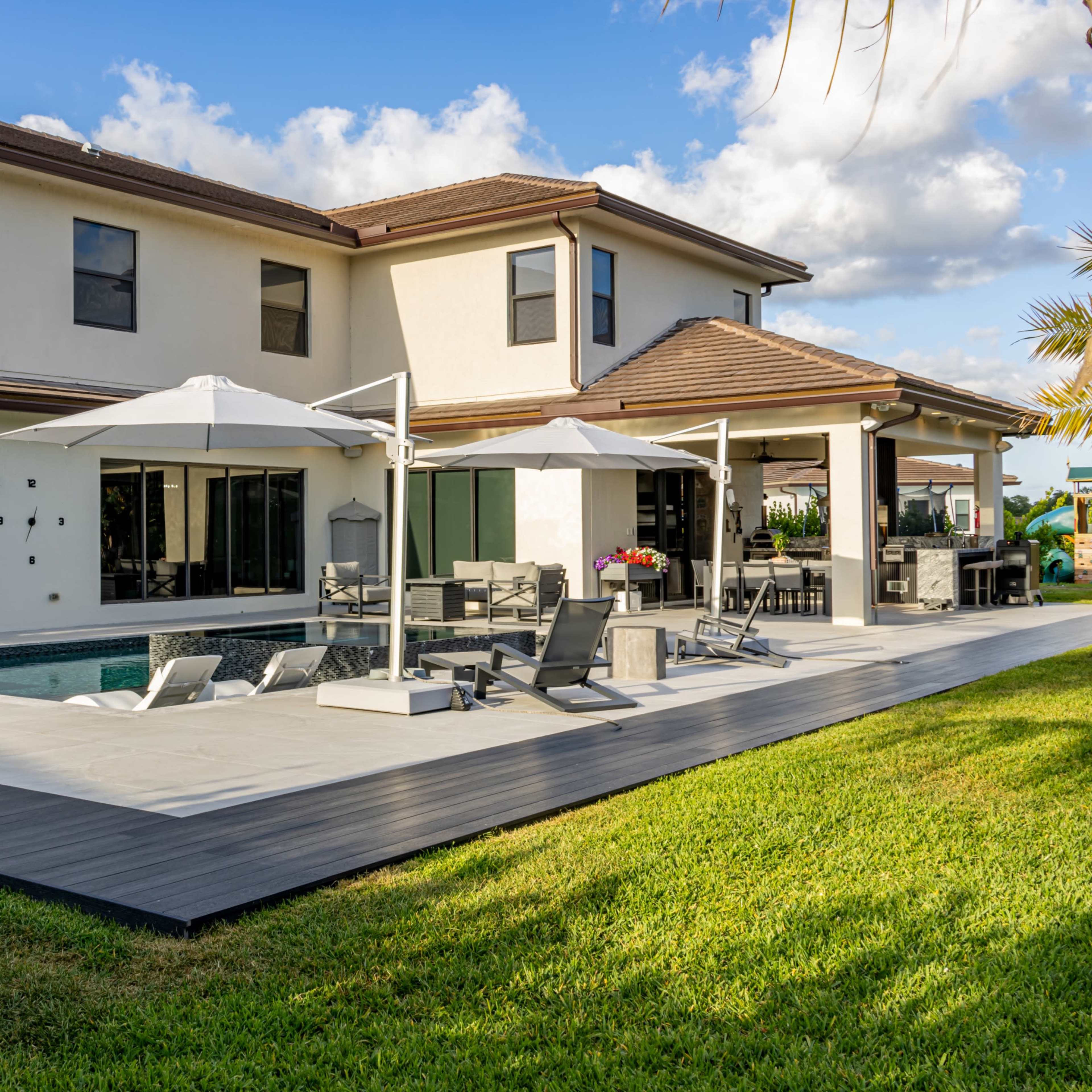 *NEW* Luxurious Backyard Photo Shoot Location Image in Davie, Davie, FL