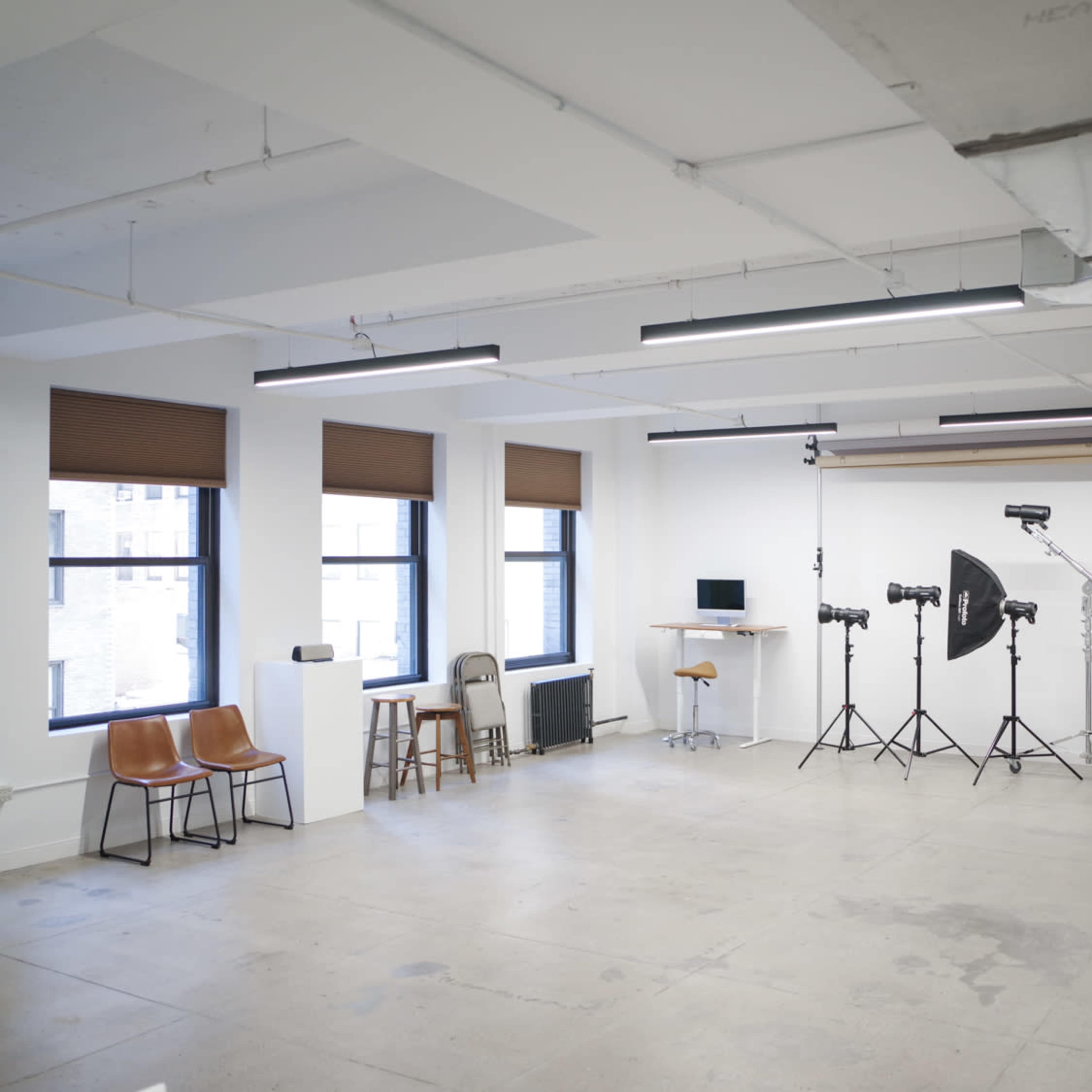 Photo studio + Profoto Equipment + Props + Retouching Service Image in Midtown Manhattan, New York, NY