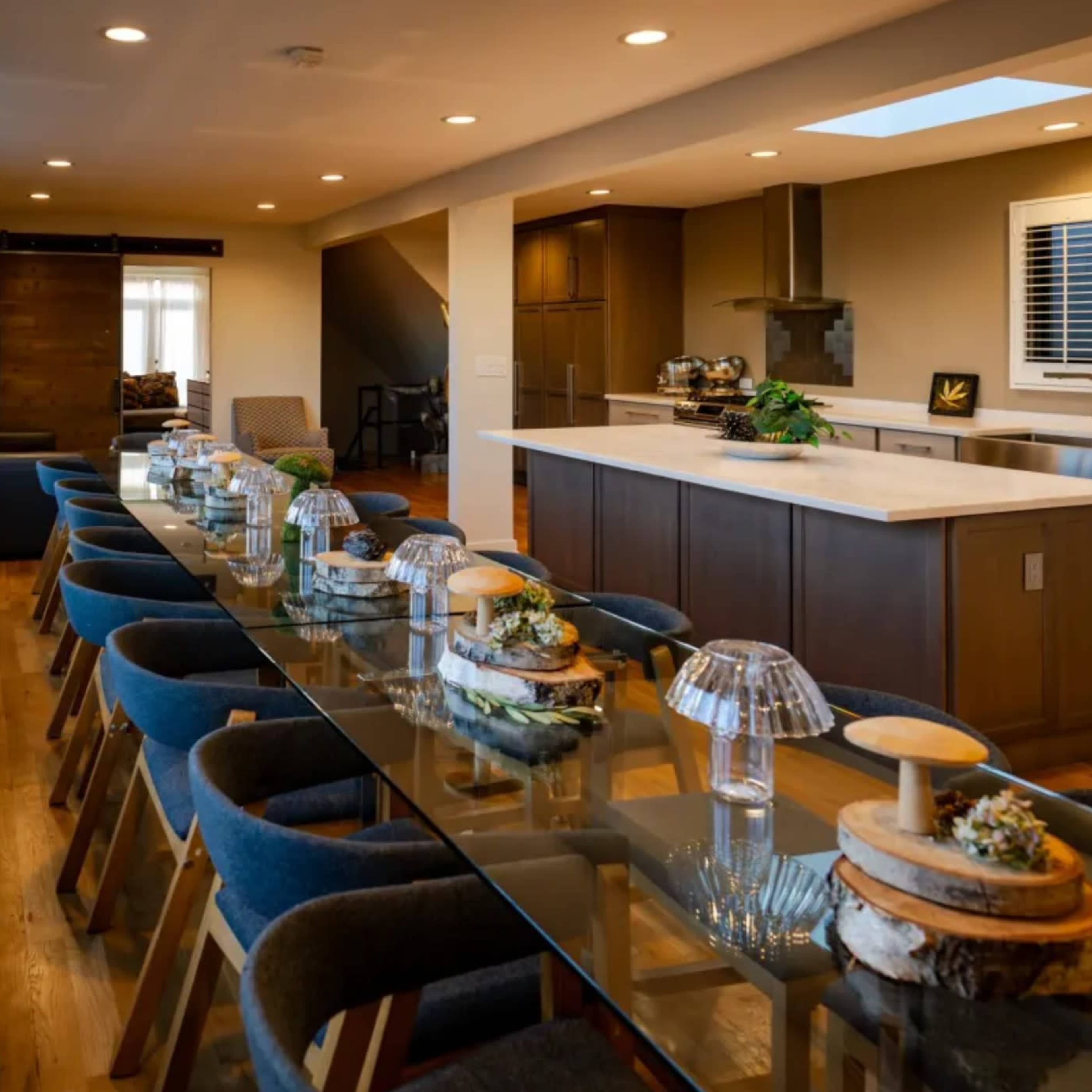 2nd Floor Dining Room with Skyline View Image in Bucktown, Chicago, IL