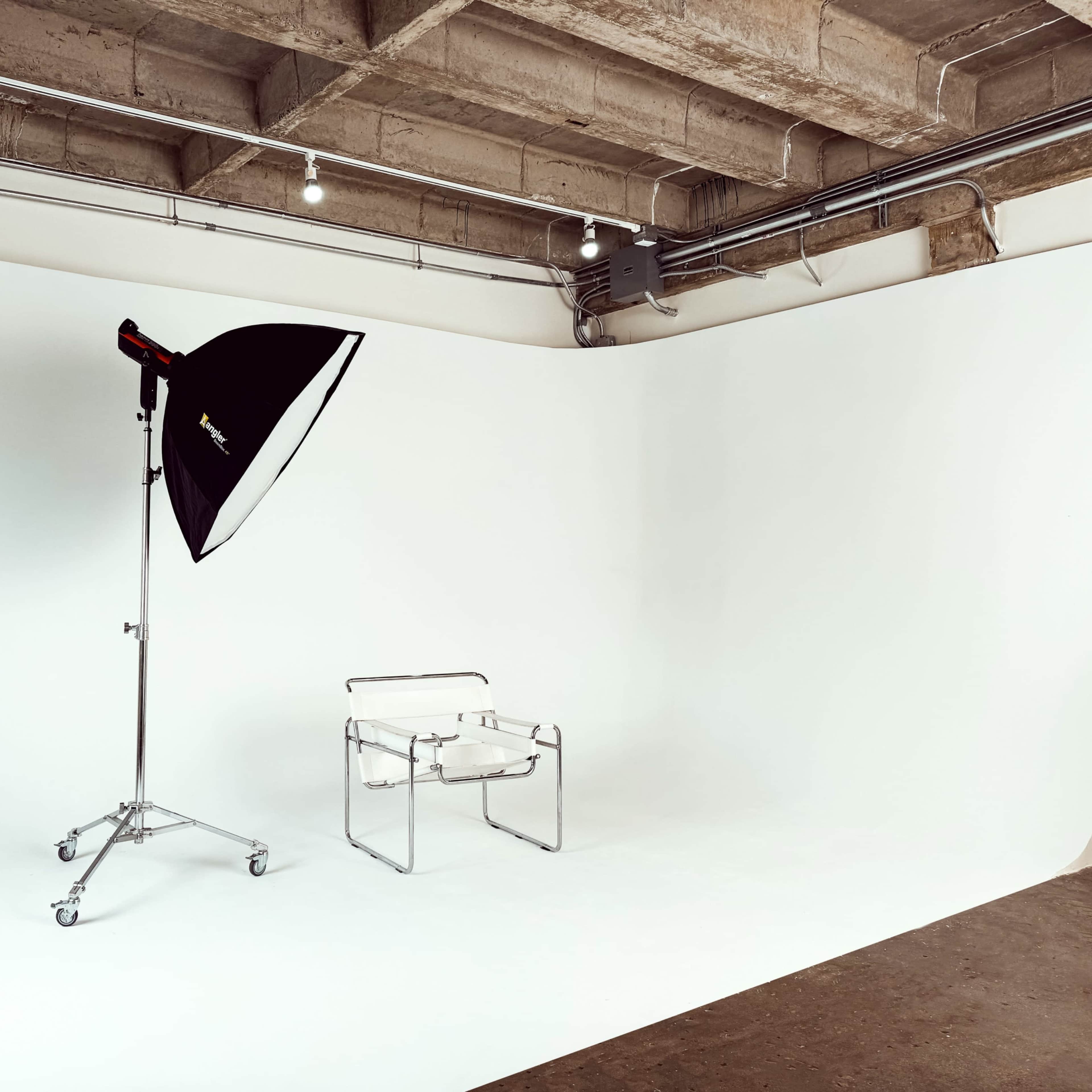West Hollywood Photo/Video Studio | White Cyc wall, Seamless Backdrop | Free Parking Image in Beverly Grove, Los Angeles, CA