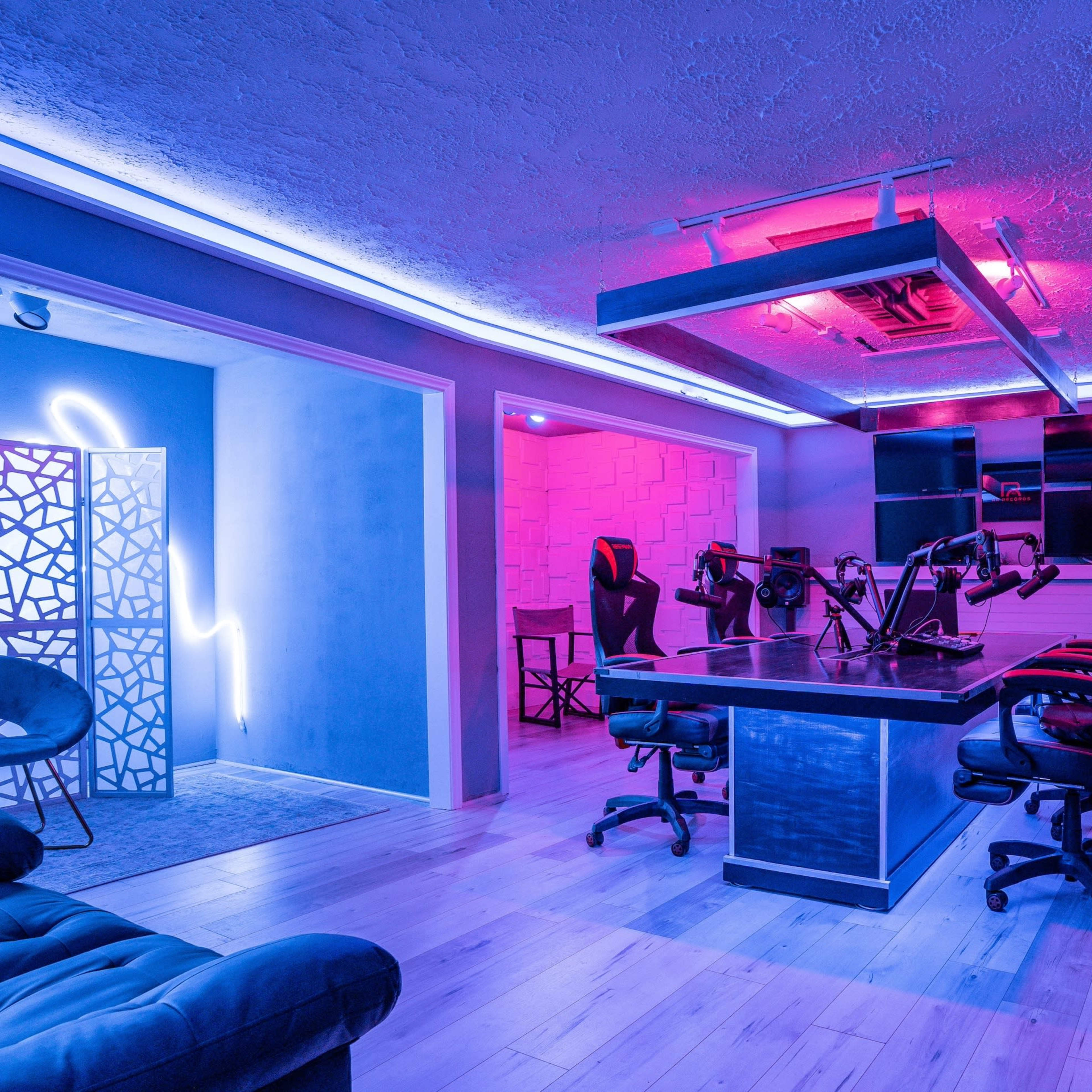 Podcast Recording Studio near Memorial City Image in Houston, Houston, TX