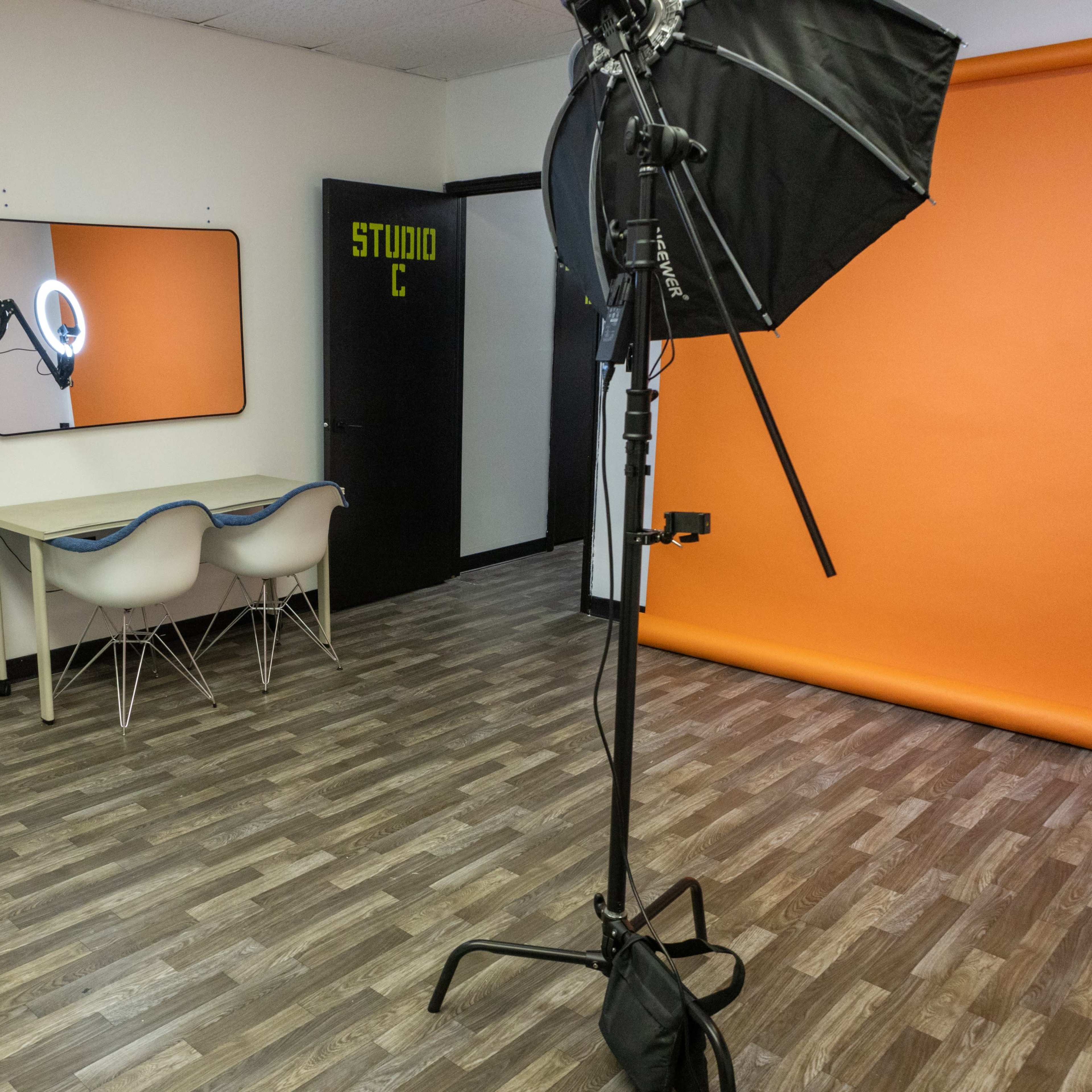 Modern Creative Studio on Cleveland Westside – STUDIO C Backdrops, Pro Lighting & More! Image in Brooklyn Heights, Cleveland, OH