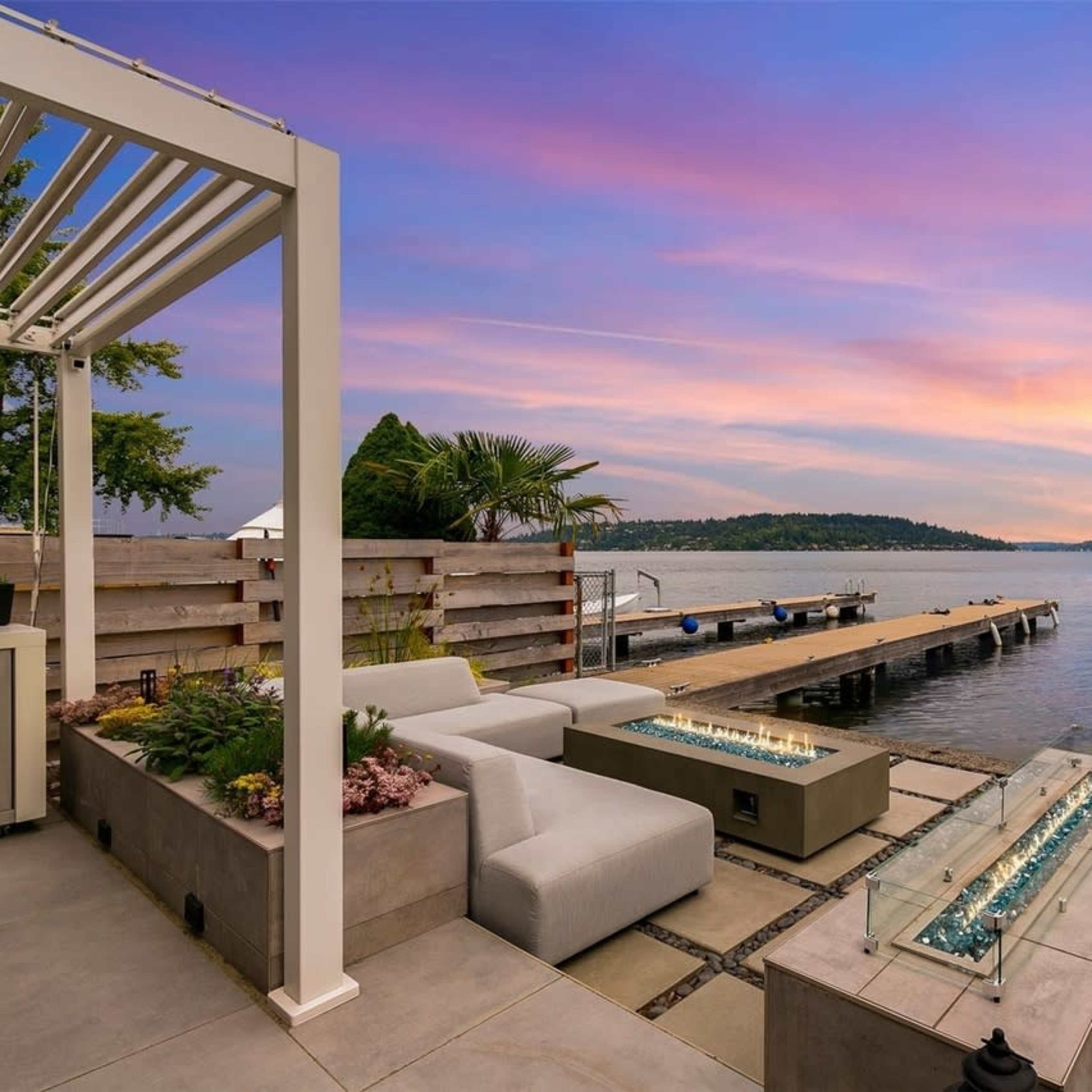 Lakeside retreat! Image in Bryn Mawr-Skyway, Seattle, WA