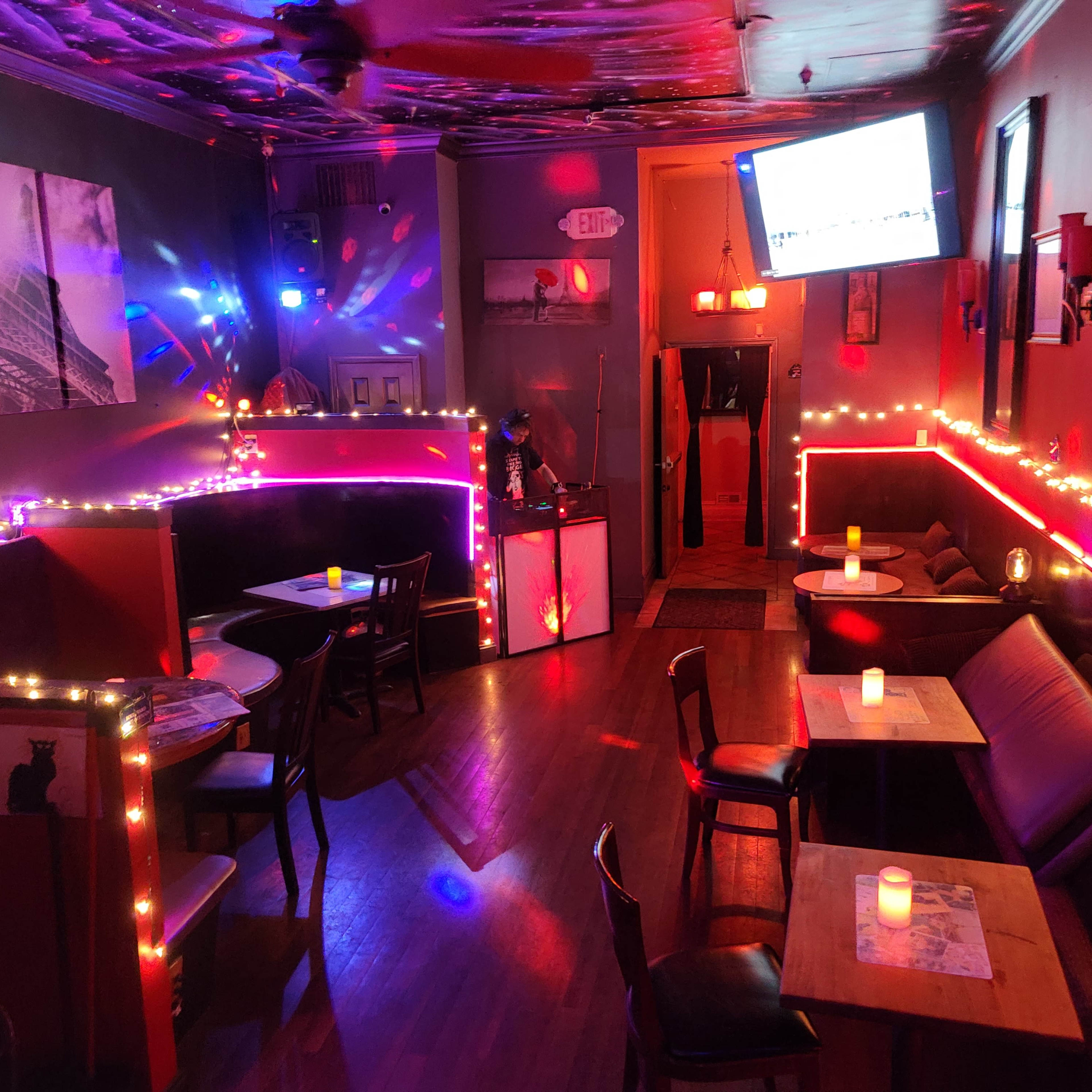 French Lounge Located in a Historical Neighborhood North beach on broadway street where the best nigh life of san Francisco rich with many clubs and jazz venues Image in Financial District, San Francisco, CA