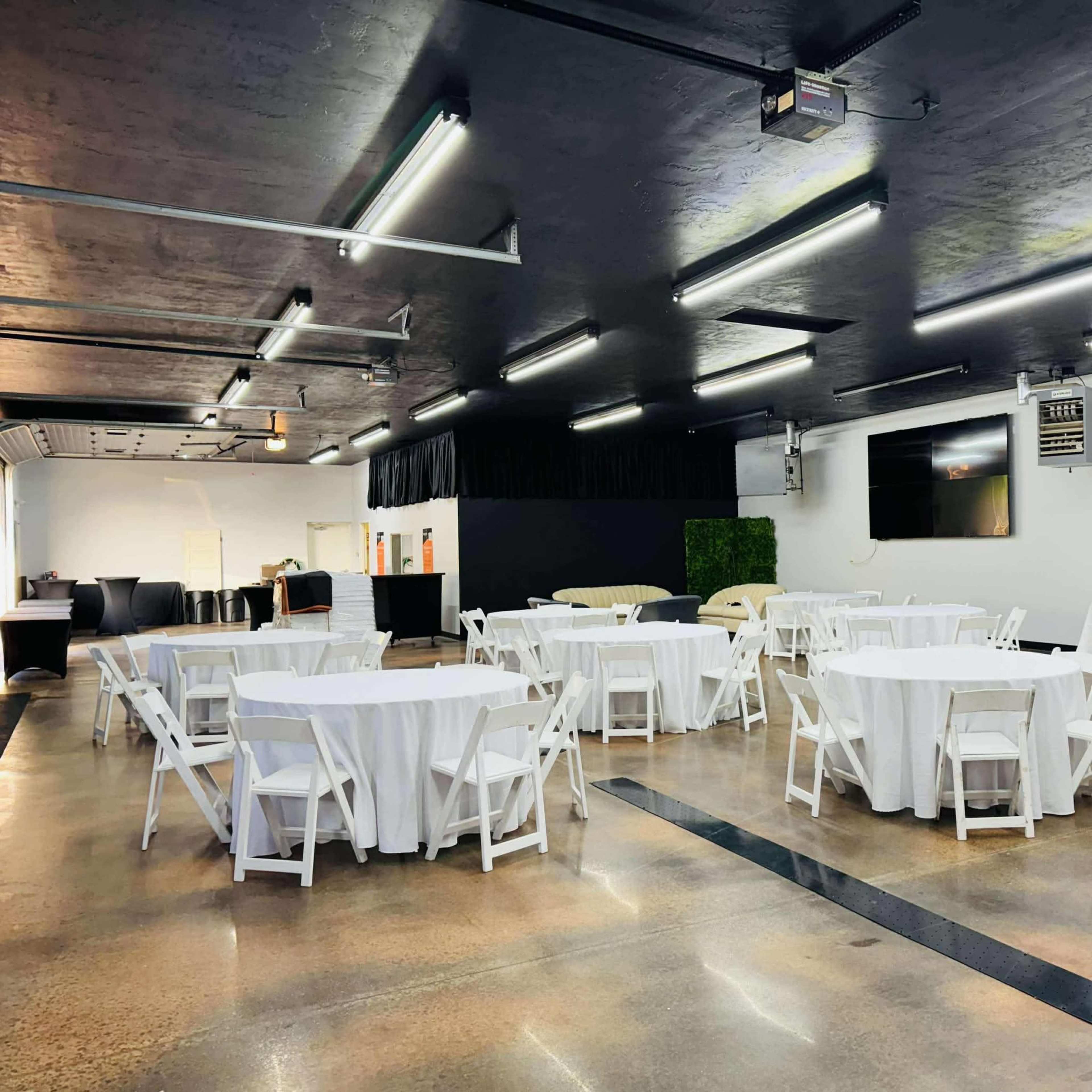 Versatile 3,000 sq. ft. Event Space in Green Bay – Perfect for Celebrations & Corporate Gatherings Image in Howard, Howard, WI