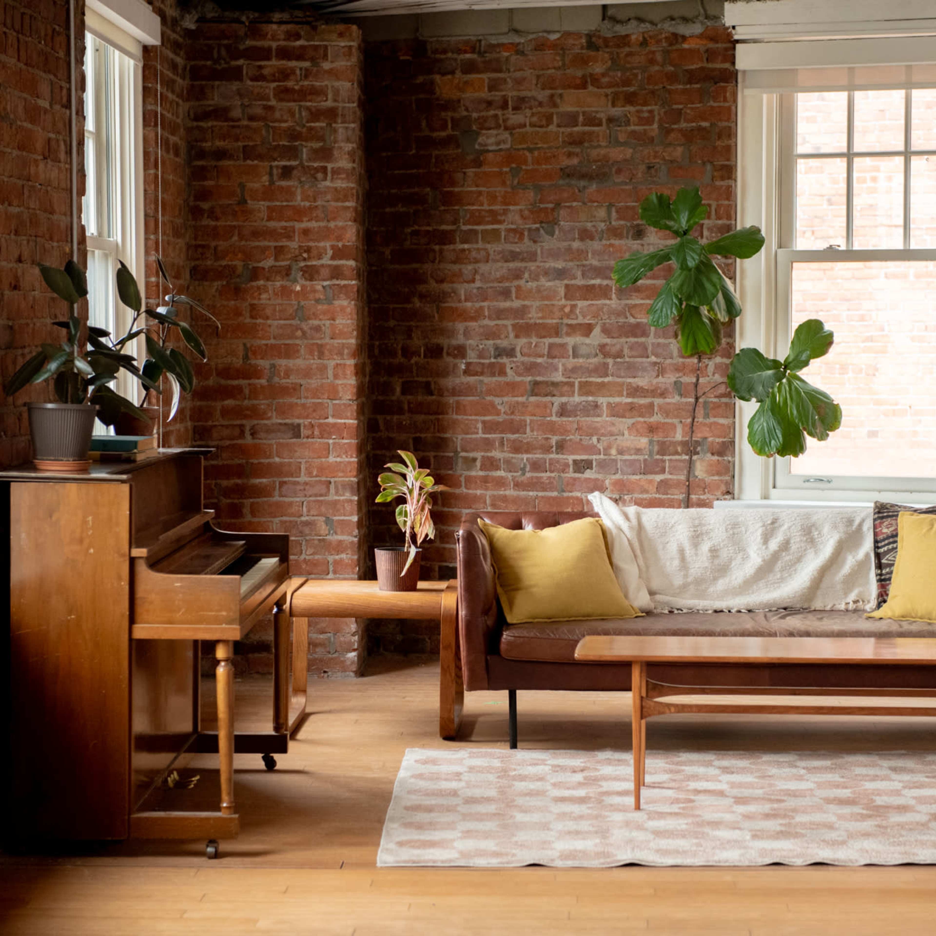 Very Large Bright Gastown Heritage Photo Studio Loft Image in Downtown Eastside, Vancouver, BC