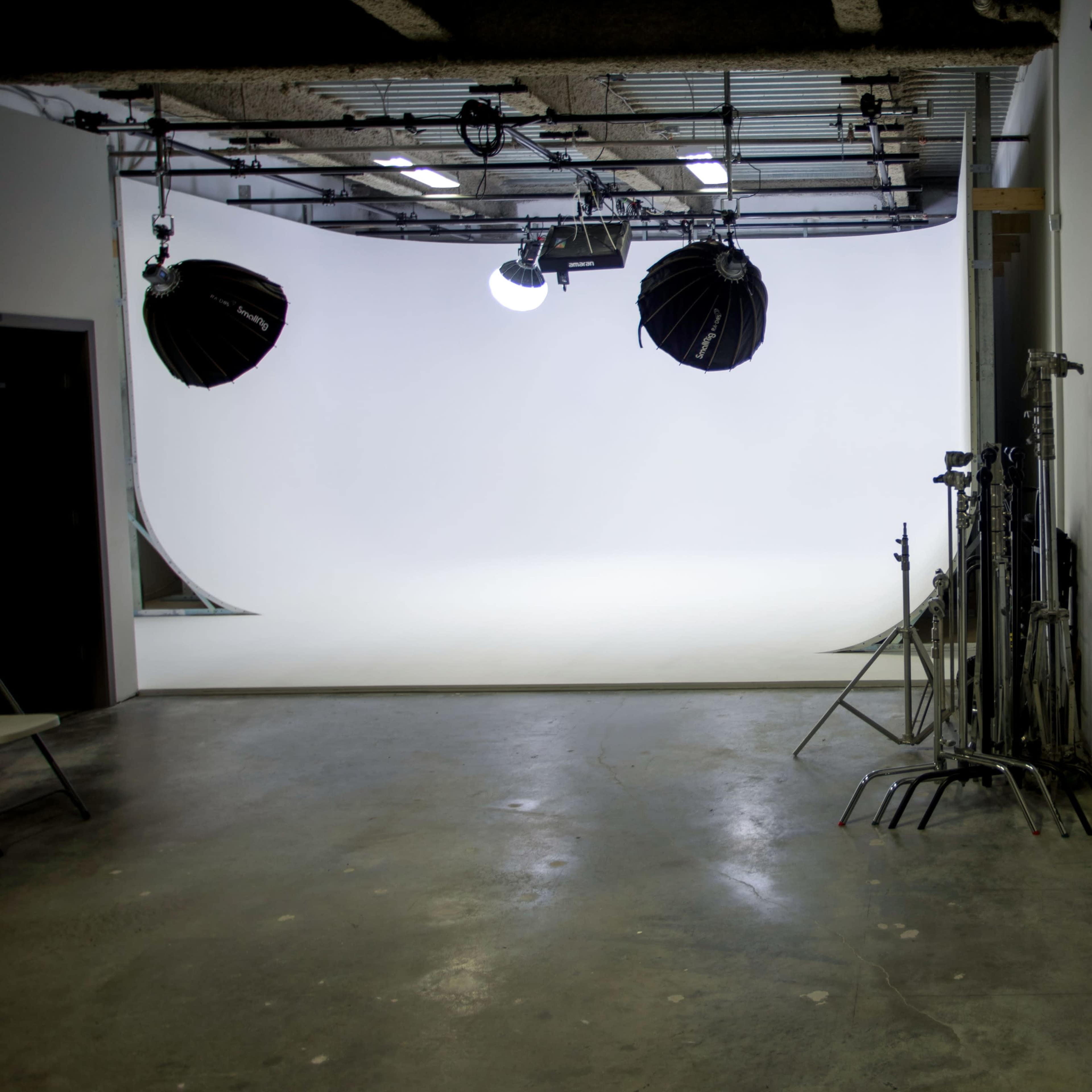 3 Sided Cyclorama Wall Image in Burnaby, Burnaby, BC