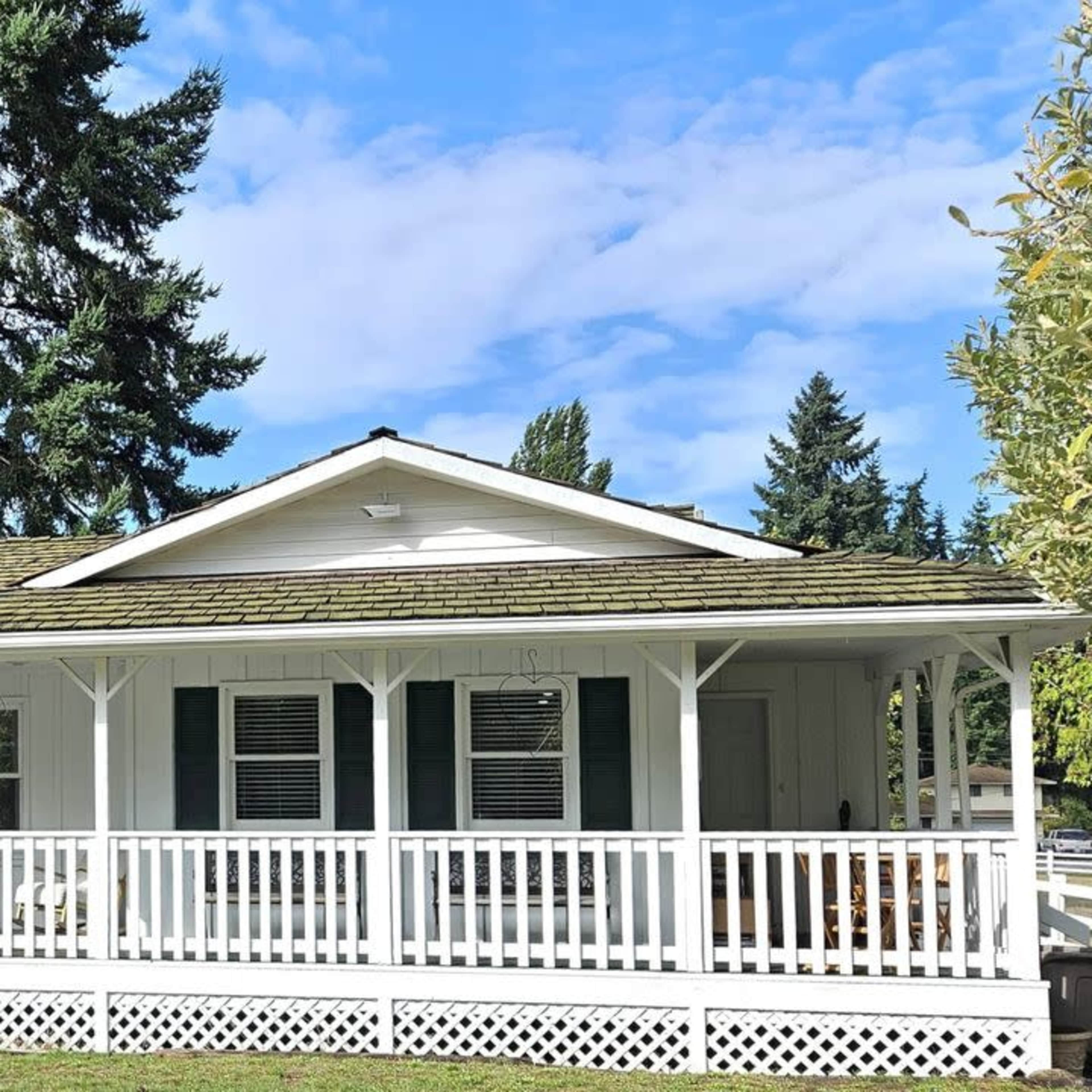 Quaint Suburban Cottage with Indoor/ Outdoor Space Image in Waller, Tacoma, WA