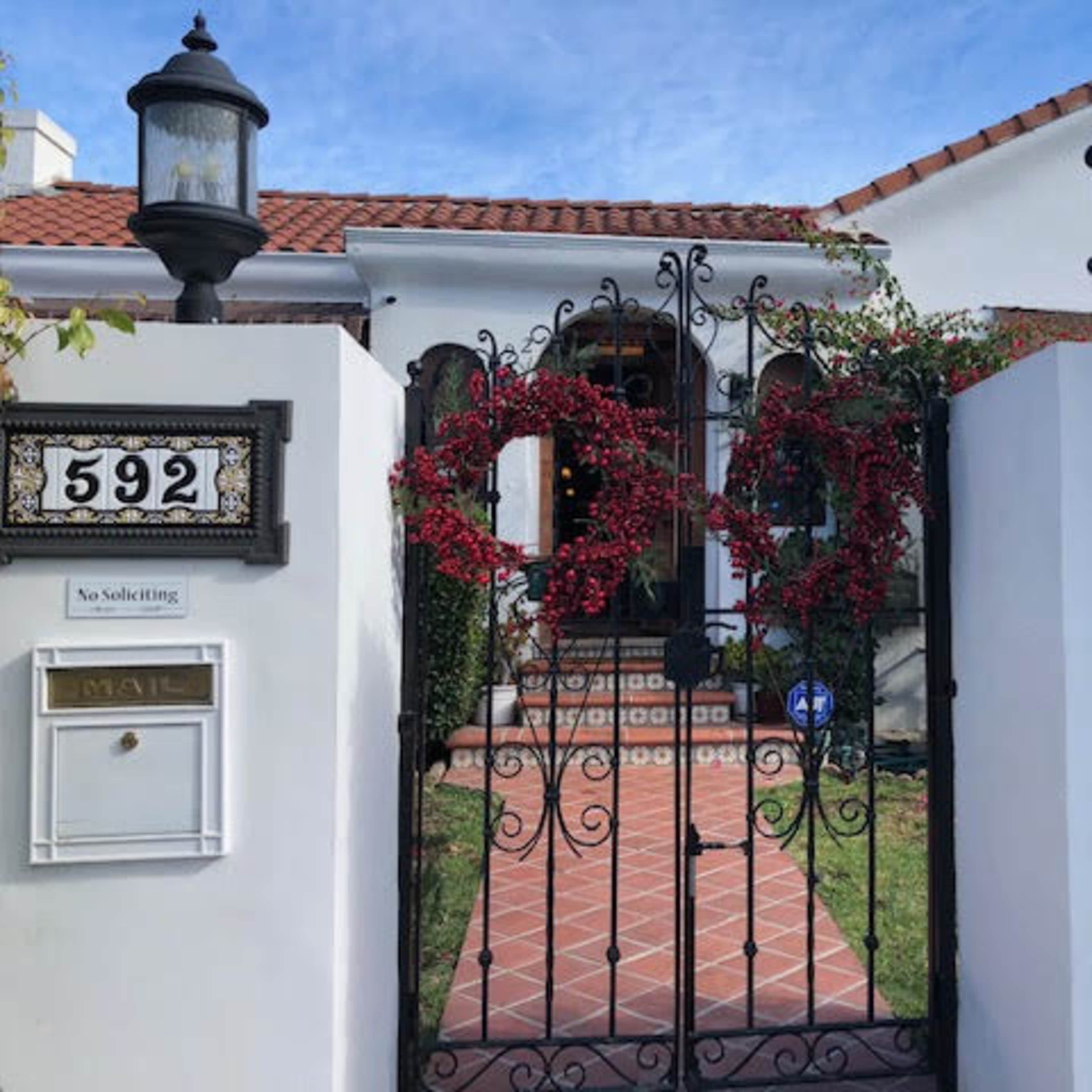 1920s Spanish Revival Bungalow Image in Larchmont, Los Angeles, CA